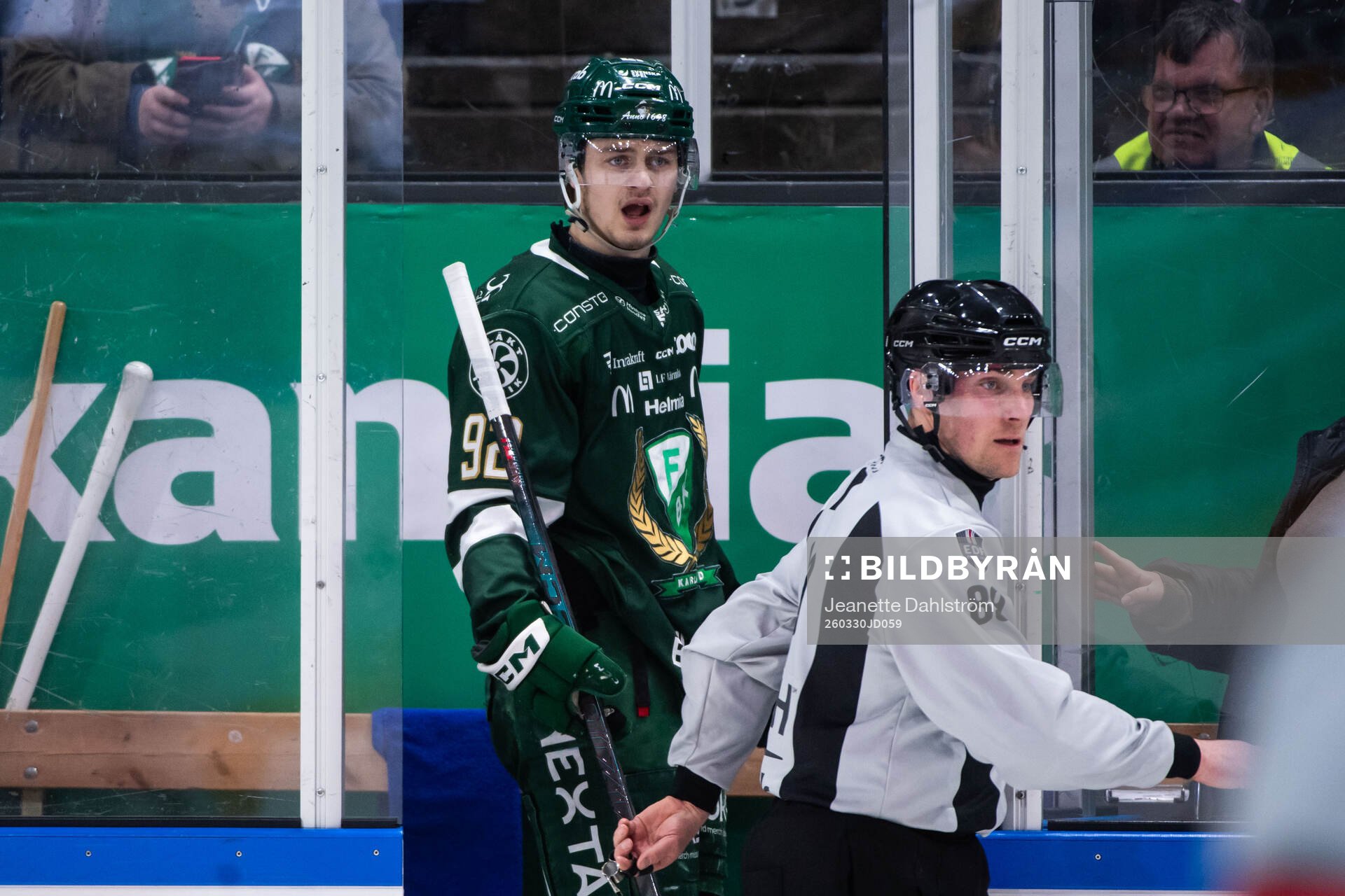 Färjestads Lucas Forsell reagerar