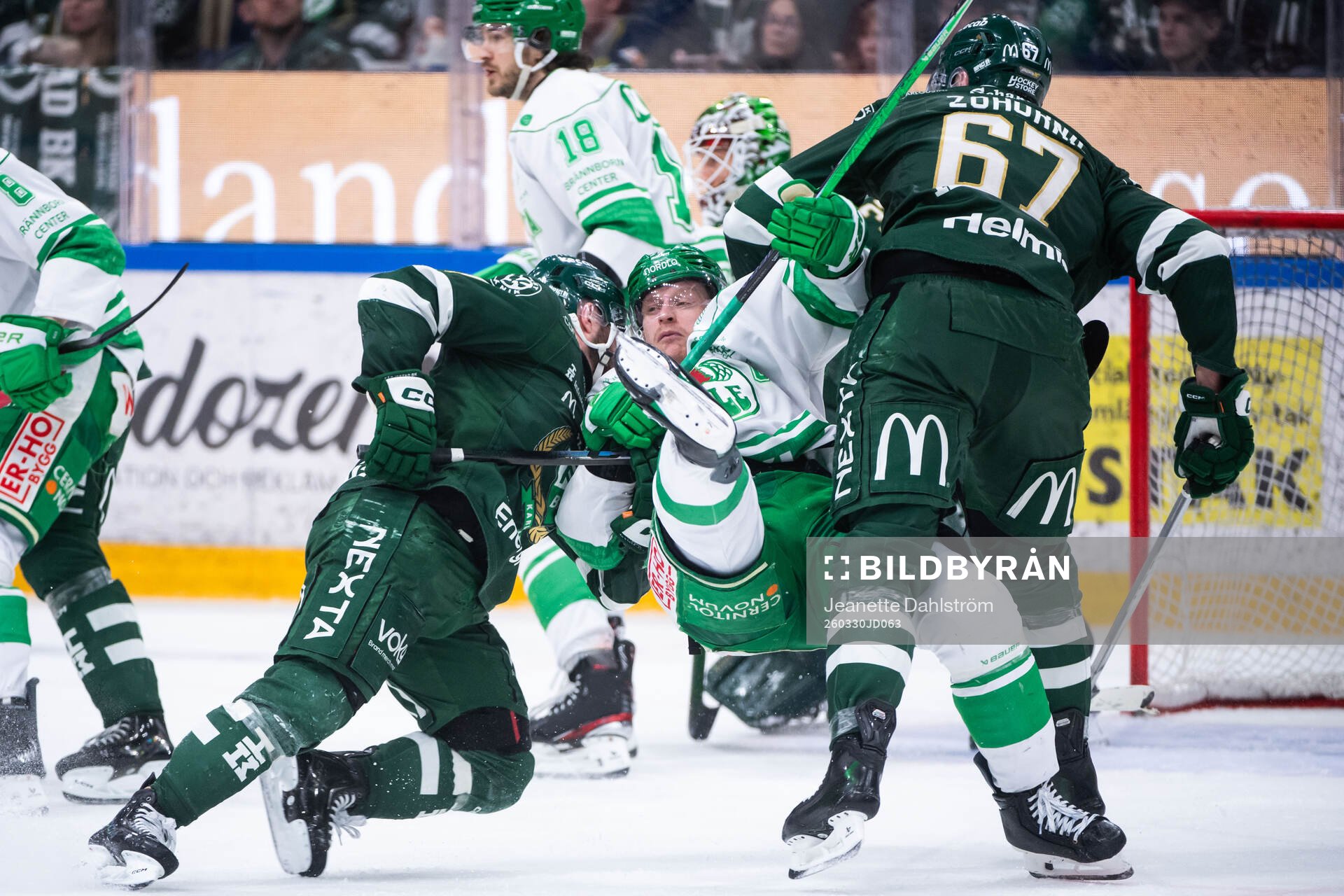 Färjestads Axel Bergkvist och Radim Zohorna mot Rögles