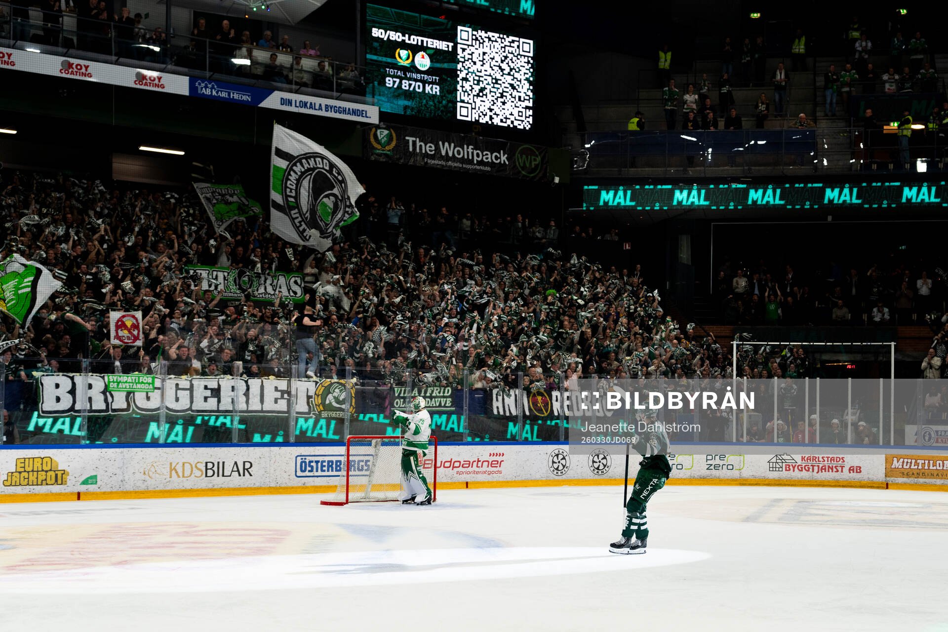 Färjestads Lucas Forsell jublar