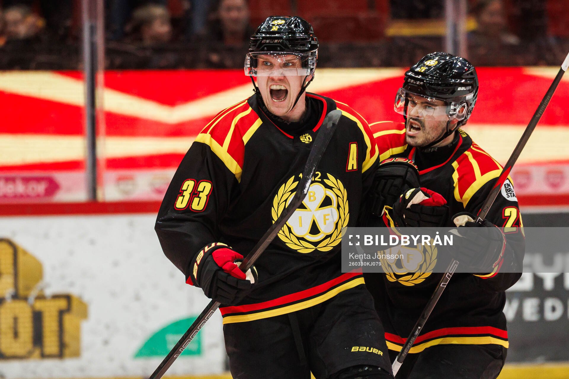 Brynäs Jakob Silfverberg jublar med Axel Andersson