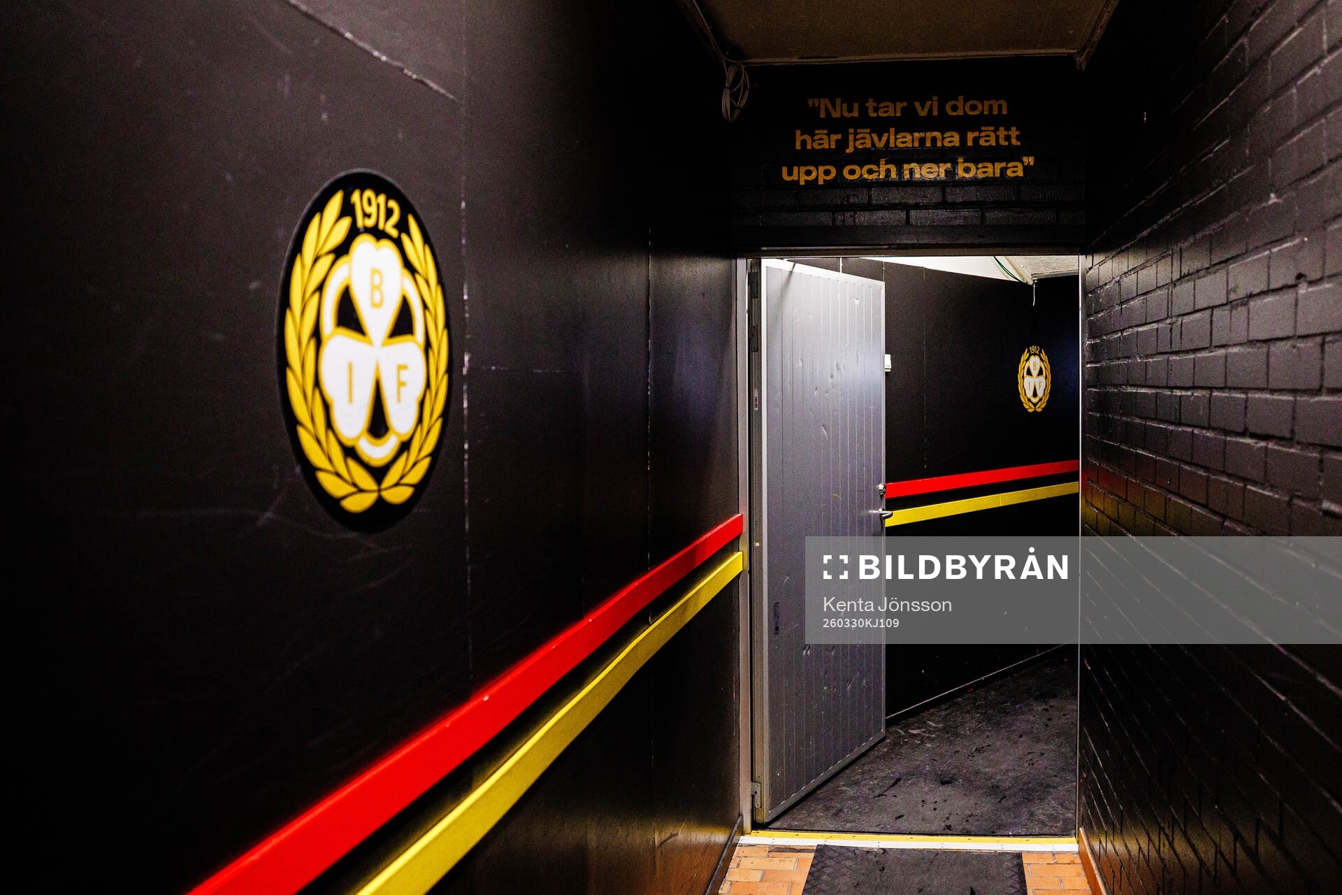 Ett citat ovanför Brynäs spelargång i Monitor ERP Arena