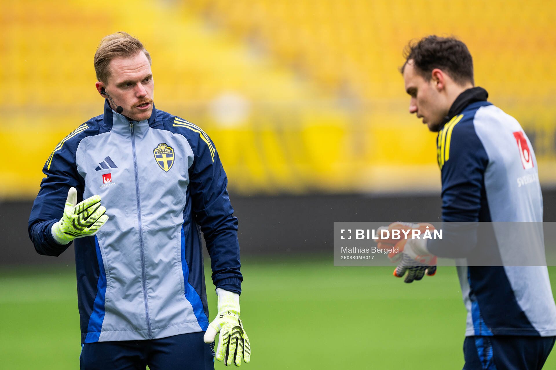 Goalkeeper coach Patrik Abrahamsson and goalkeeper Elis