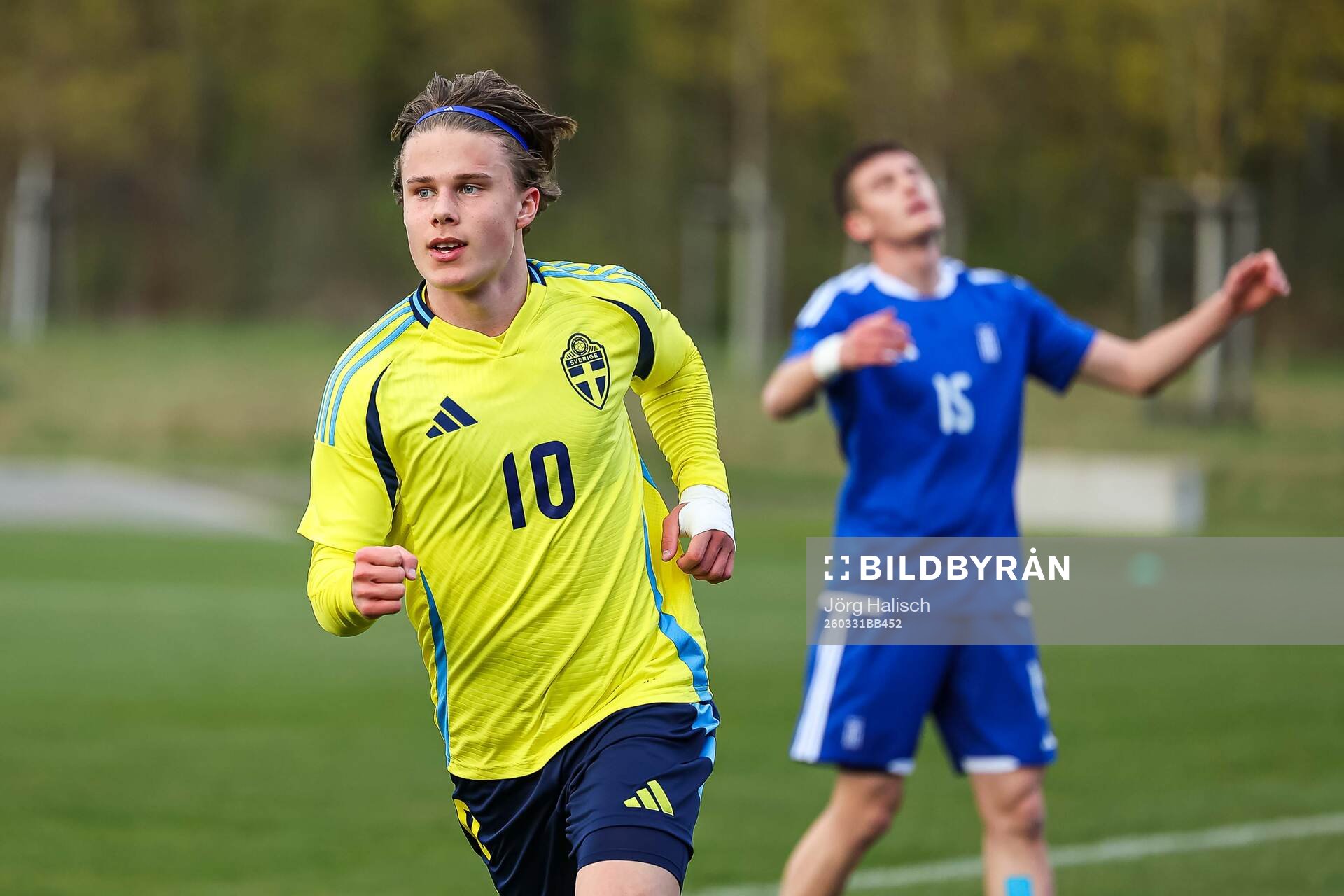 Love Arrhov of Sweden celebrates