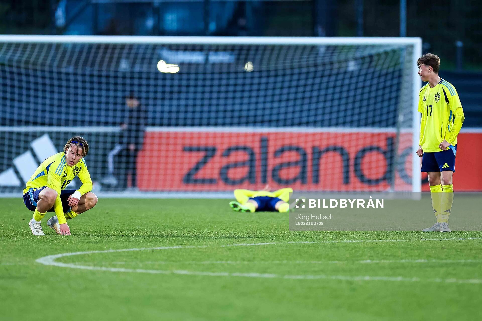 Players of Sweden look dejected