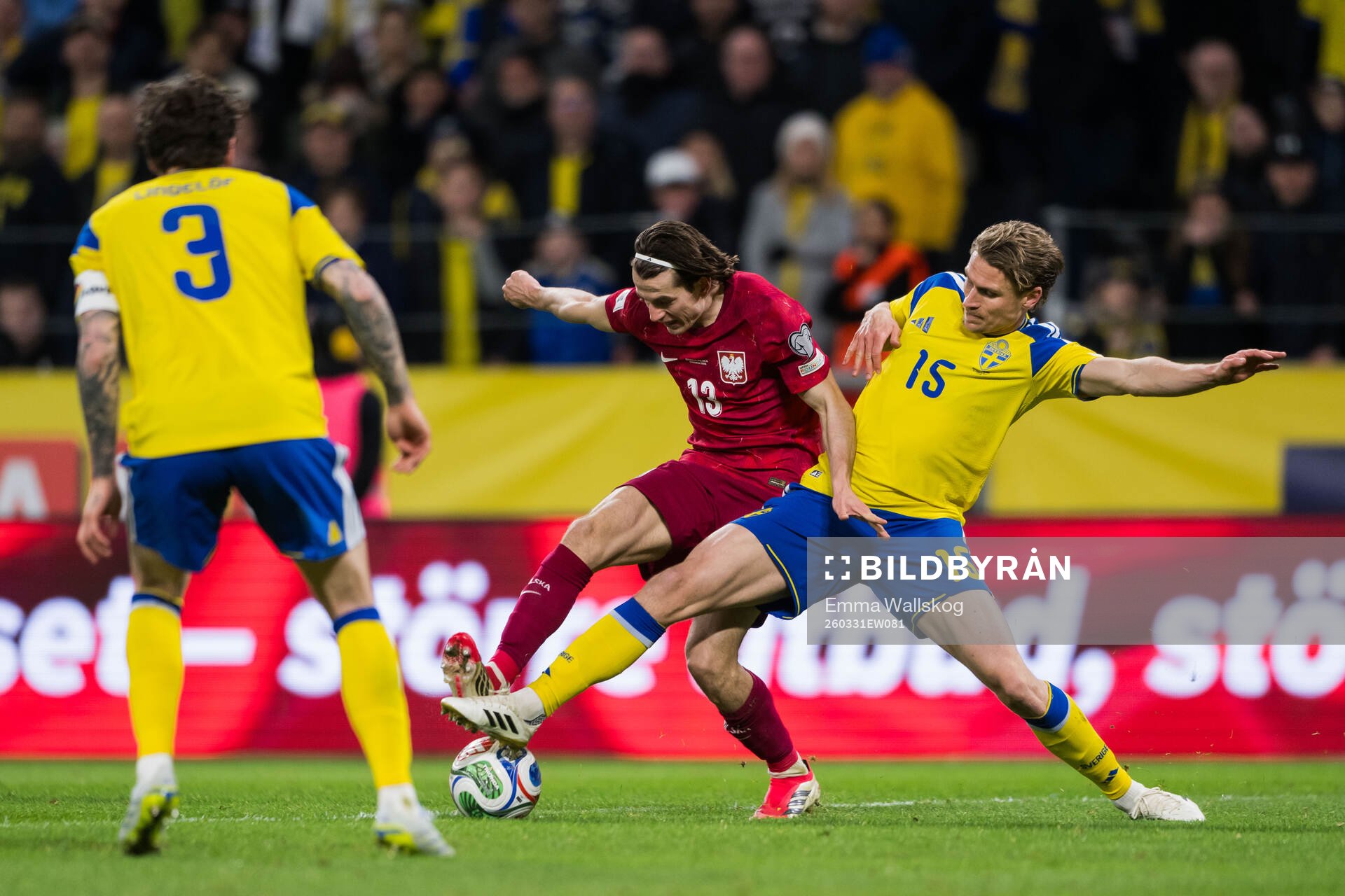 Jakub Kaminski of Poland and Carl Starfelt of Sweden