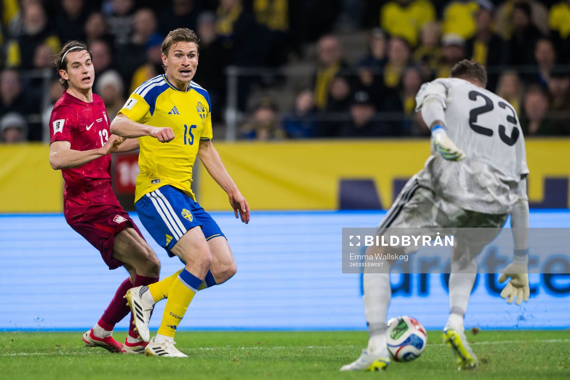 Jakub Kaminski of Poland against Carl Starfelt and