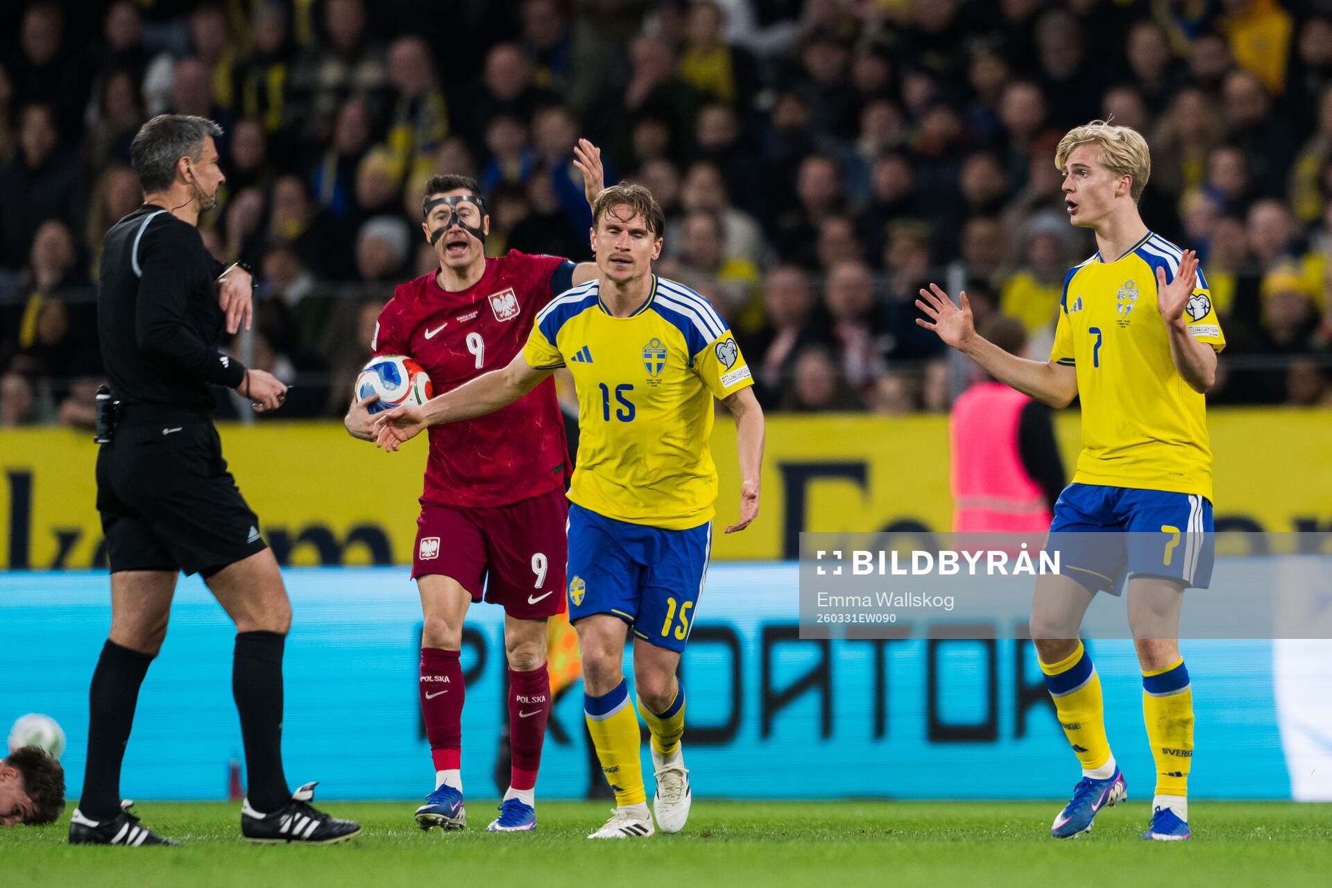 Lucas Bergvall of Sweden reacts