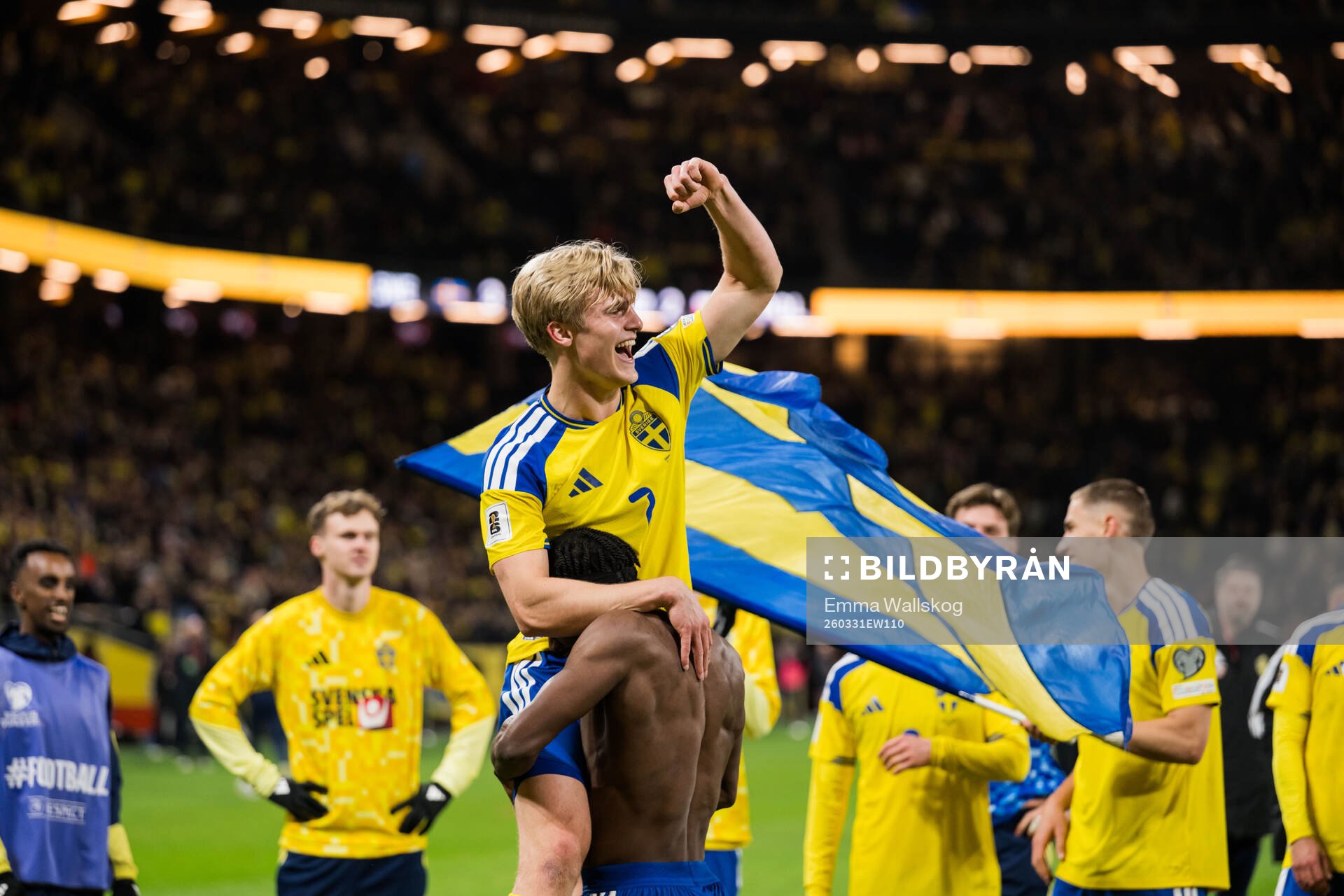 Anthony Elanga and Lucas Bergvall of Sweden celebrates