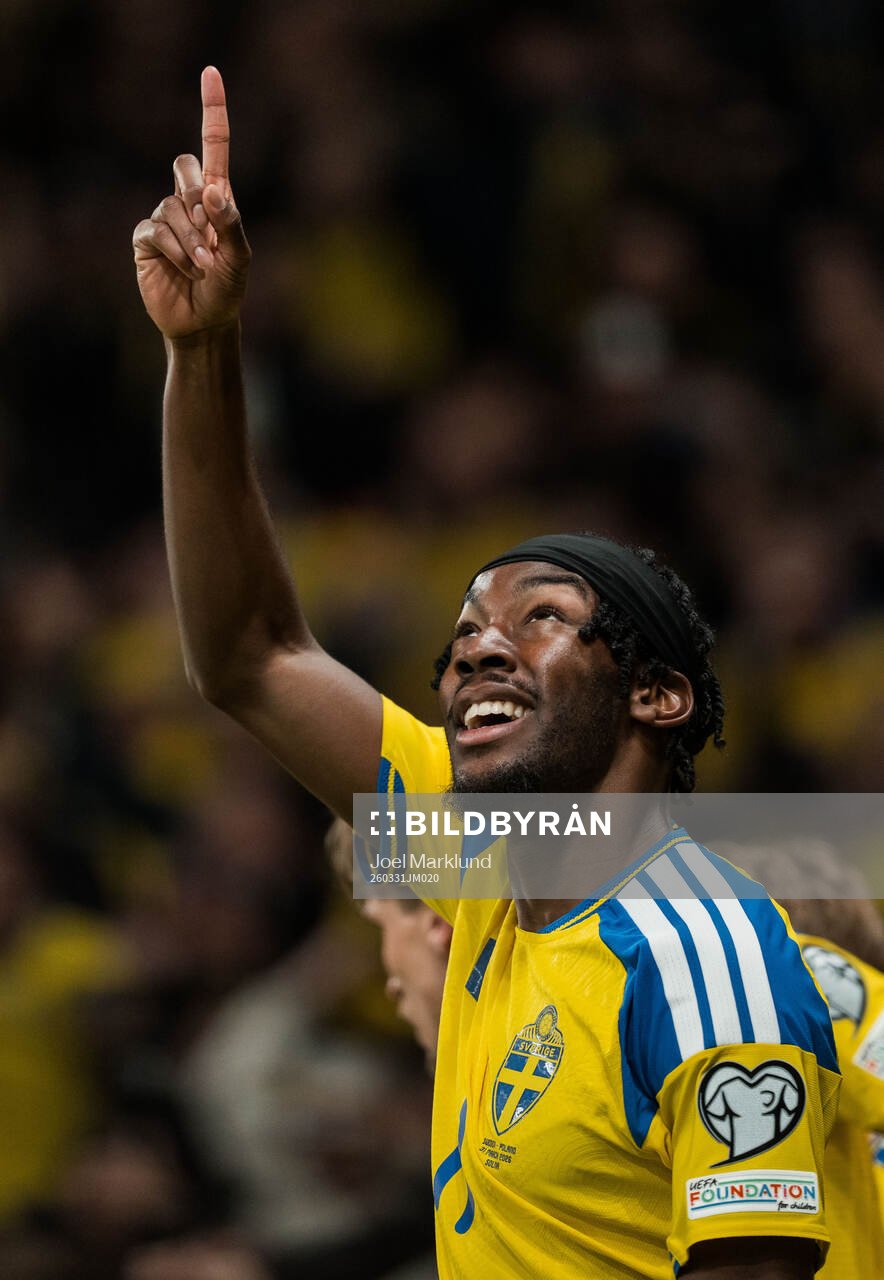 Anthony Elanga of Sweden celebrates