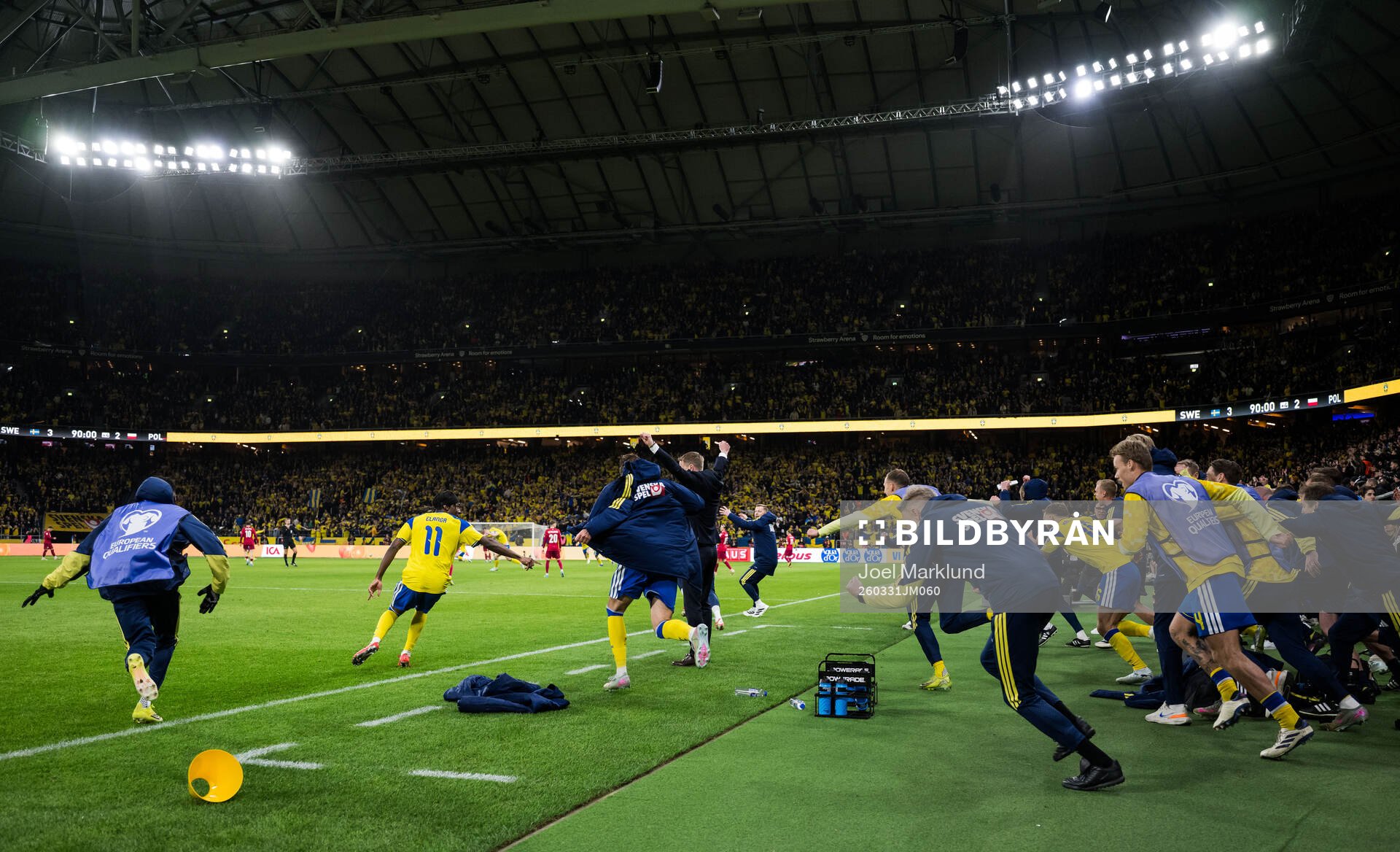 Players and head coach Graham Potter of Sweden celebrate