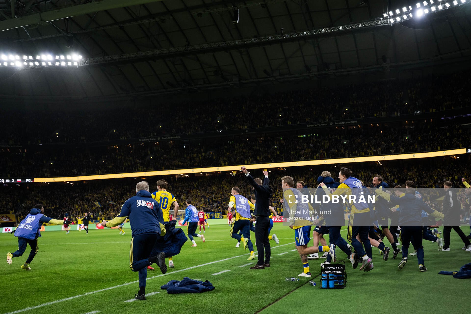 Players and head coach Graham Potter of Sweden celebrate