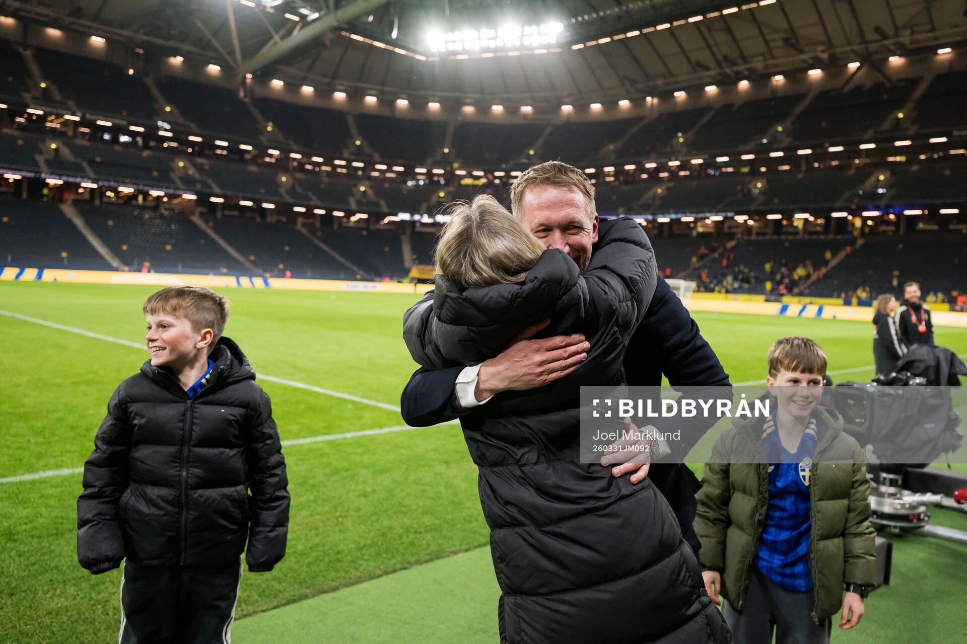 Head coach Graham Potter of Sweden celebrate with family