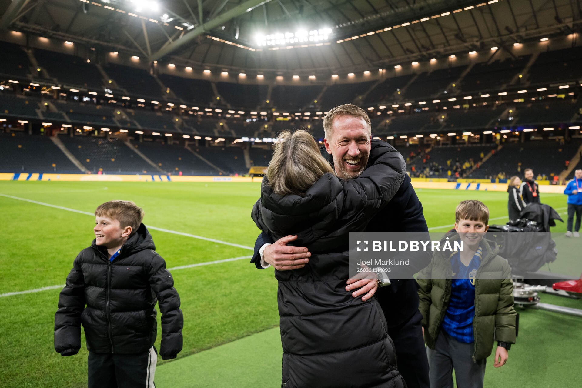 Head coach Graham Potter of Sweden celebrate with family