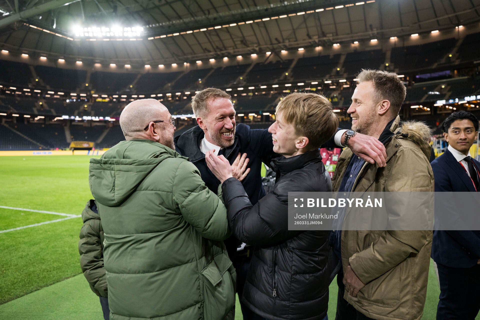 Head coach Graham Potter of Sweden celebrate with family