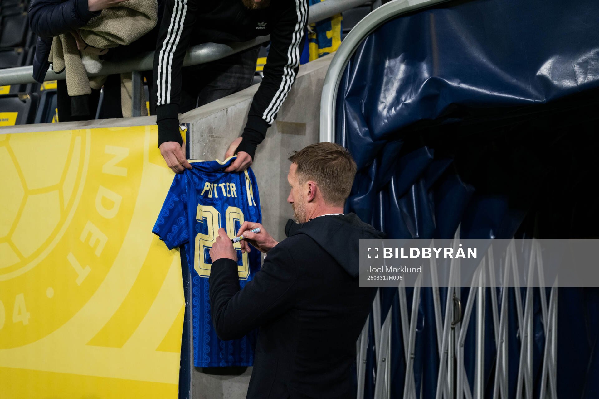 Head coach Graham Potter of Sweden celebrates