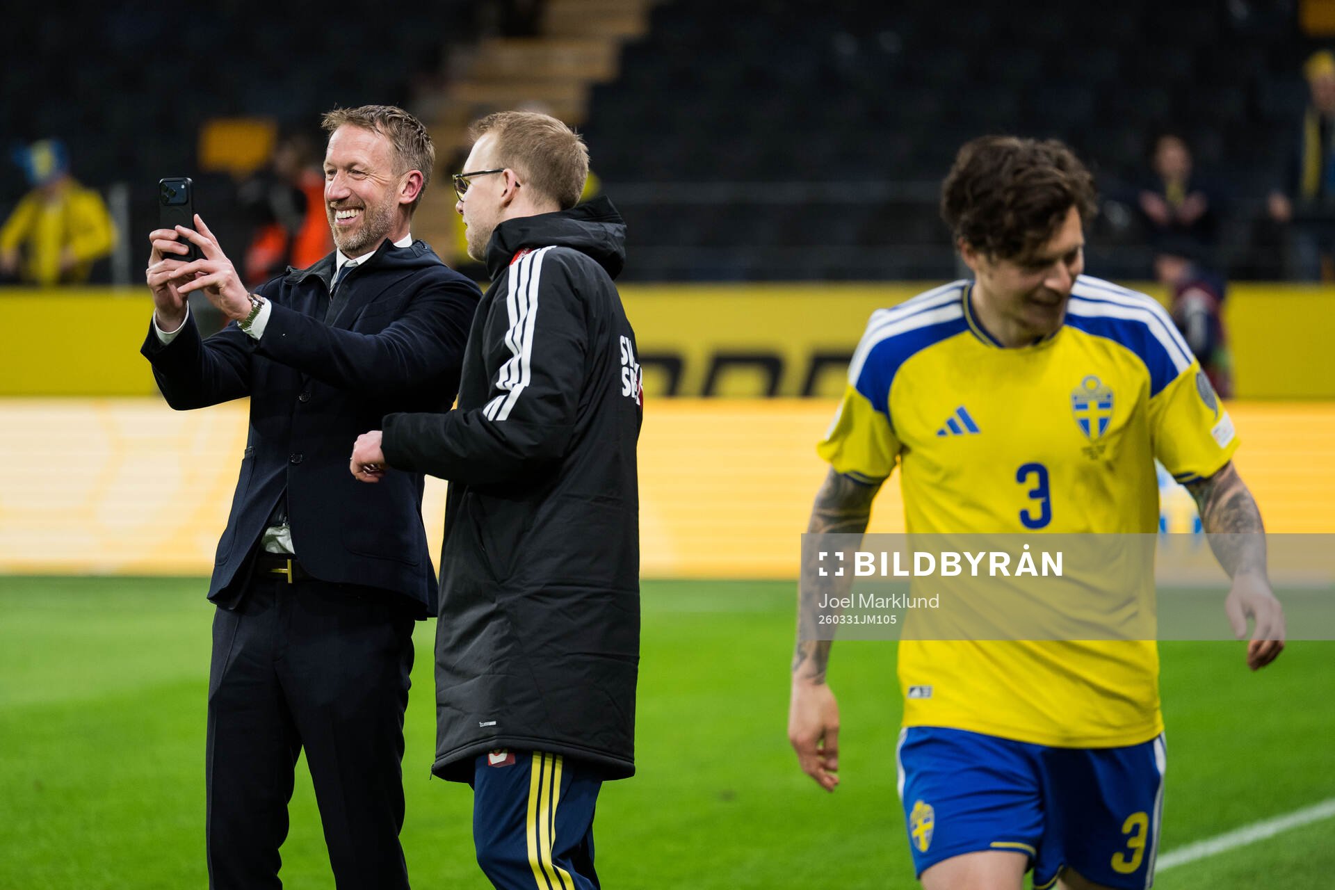 Head coach Graham Potter and Victor Nilsson Lindelöf of