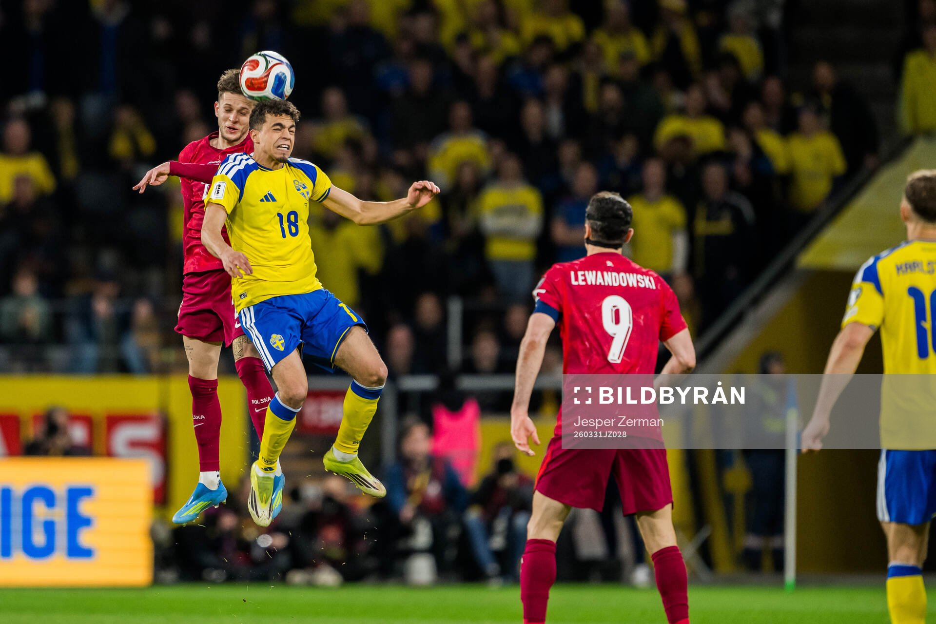 Sebastian Szymanski of Poland and Yasin Ayari of Sweden