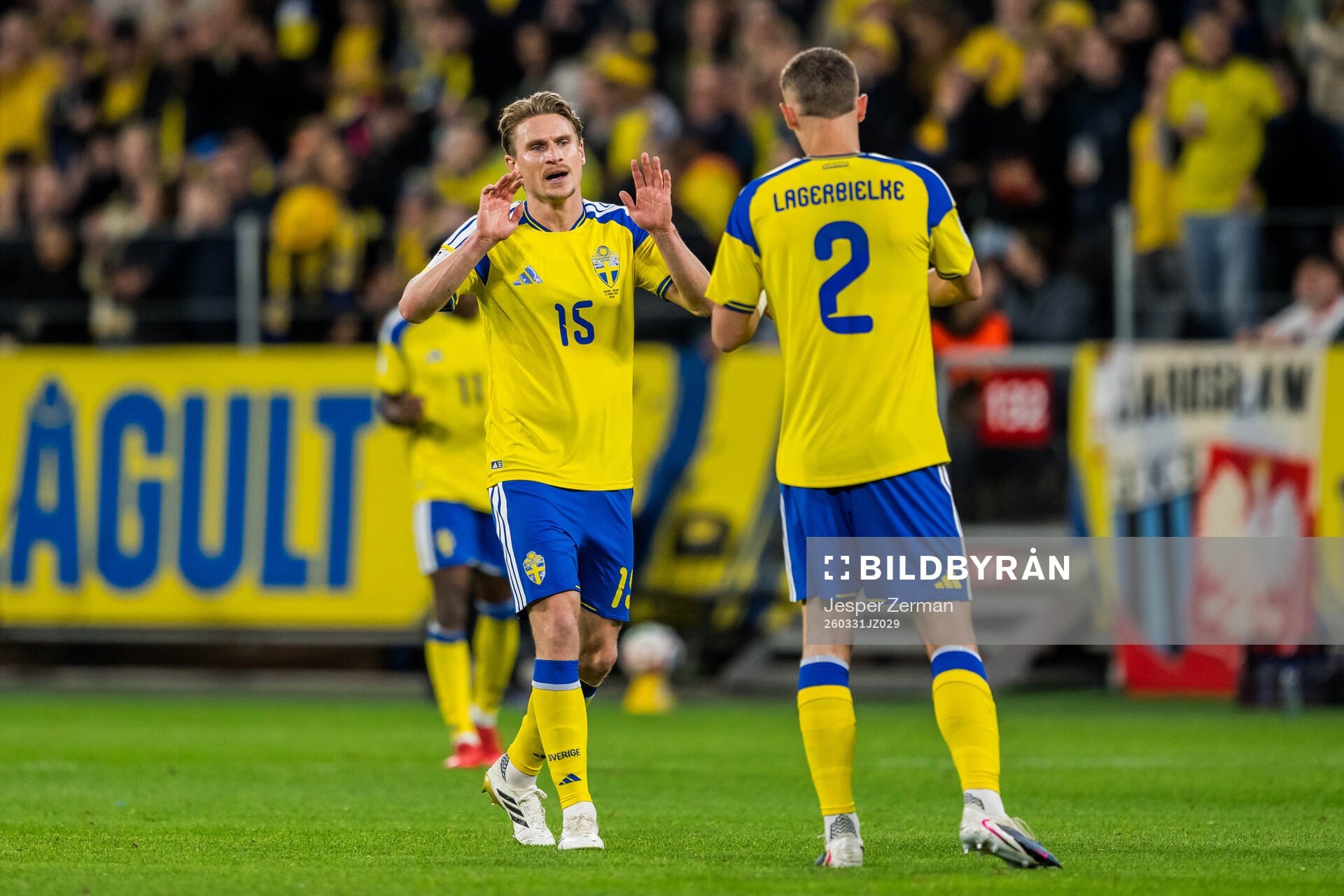 Carl Starfelt and Gustaf Lagerbielke of Sweden celebrate