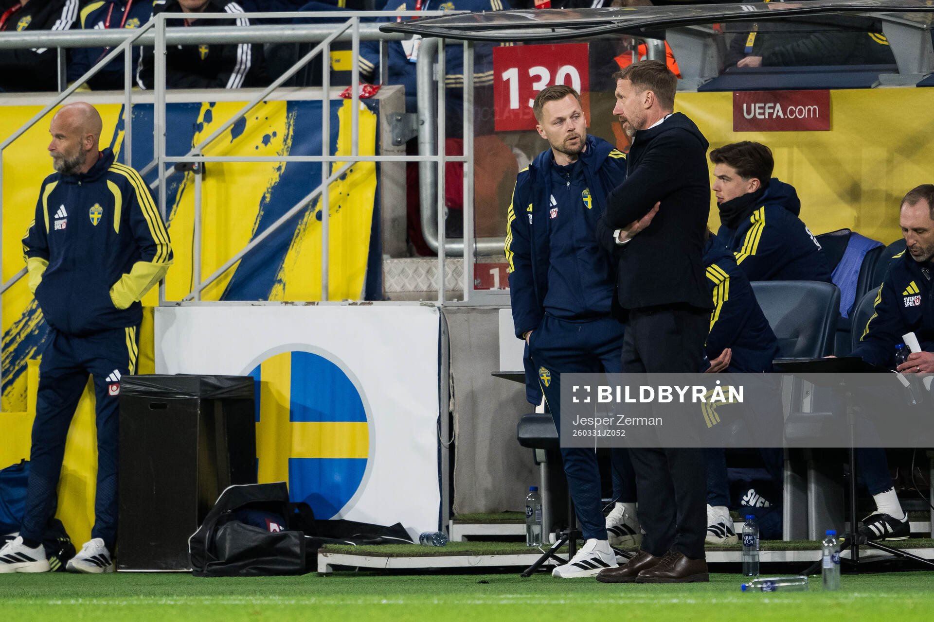Assistant coach Sebastian Larsson and Head coach Graham