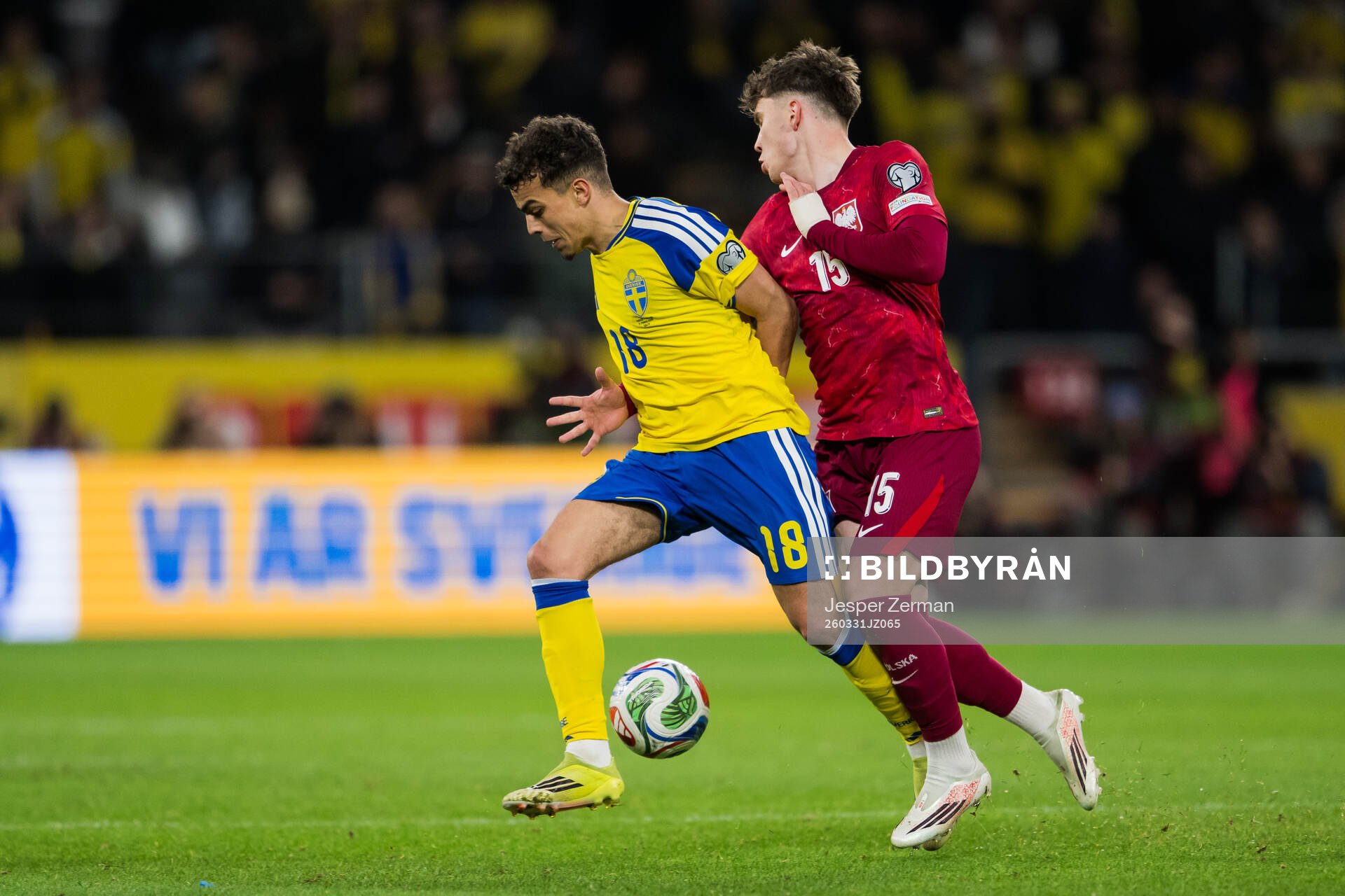 Yasin Ayari of Sweden and Oskar Pietuszewski of Poland