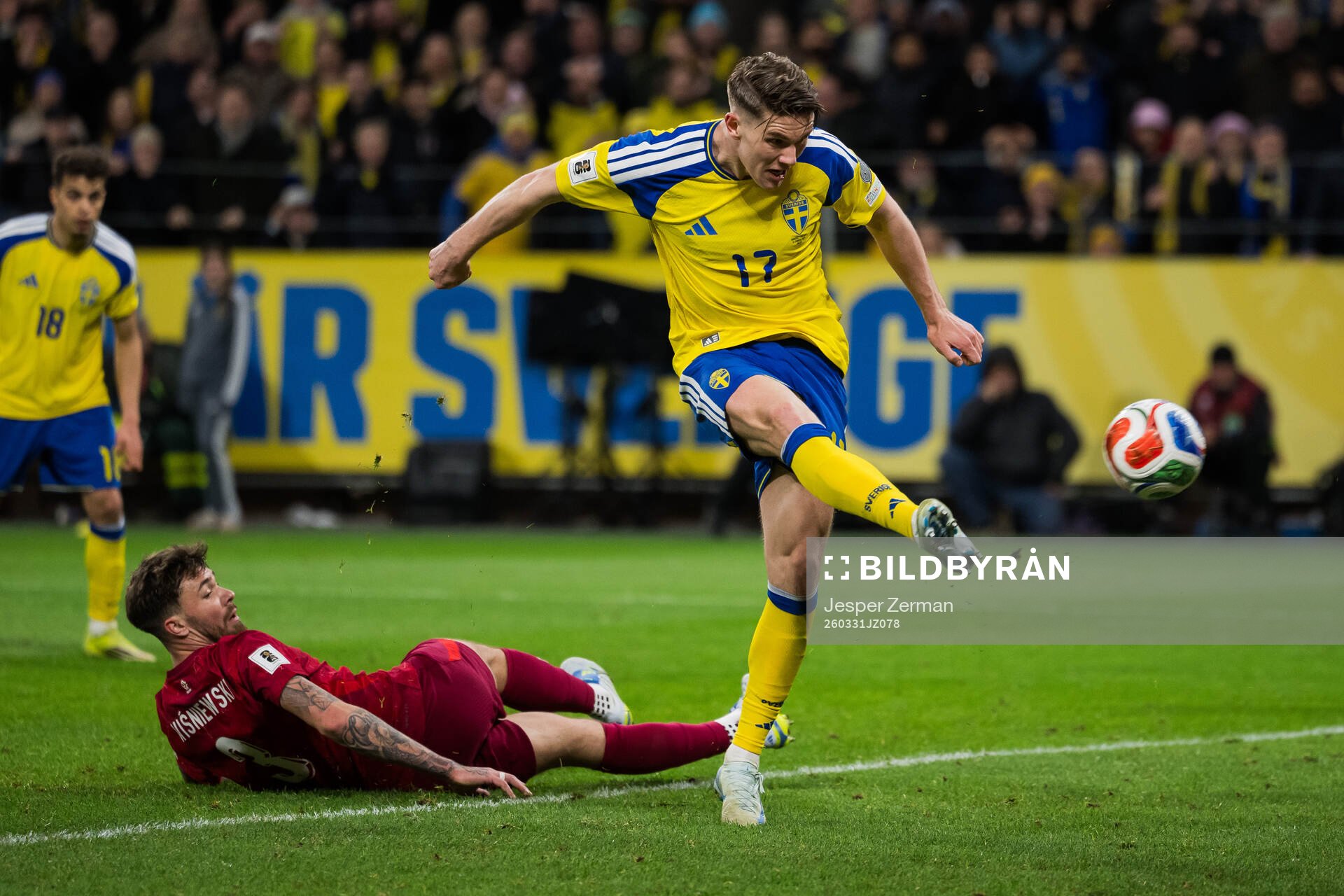 Viktor Gyökeres of Sweden scores 3-2