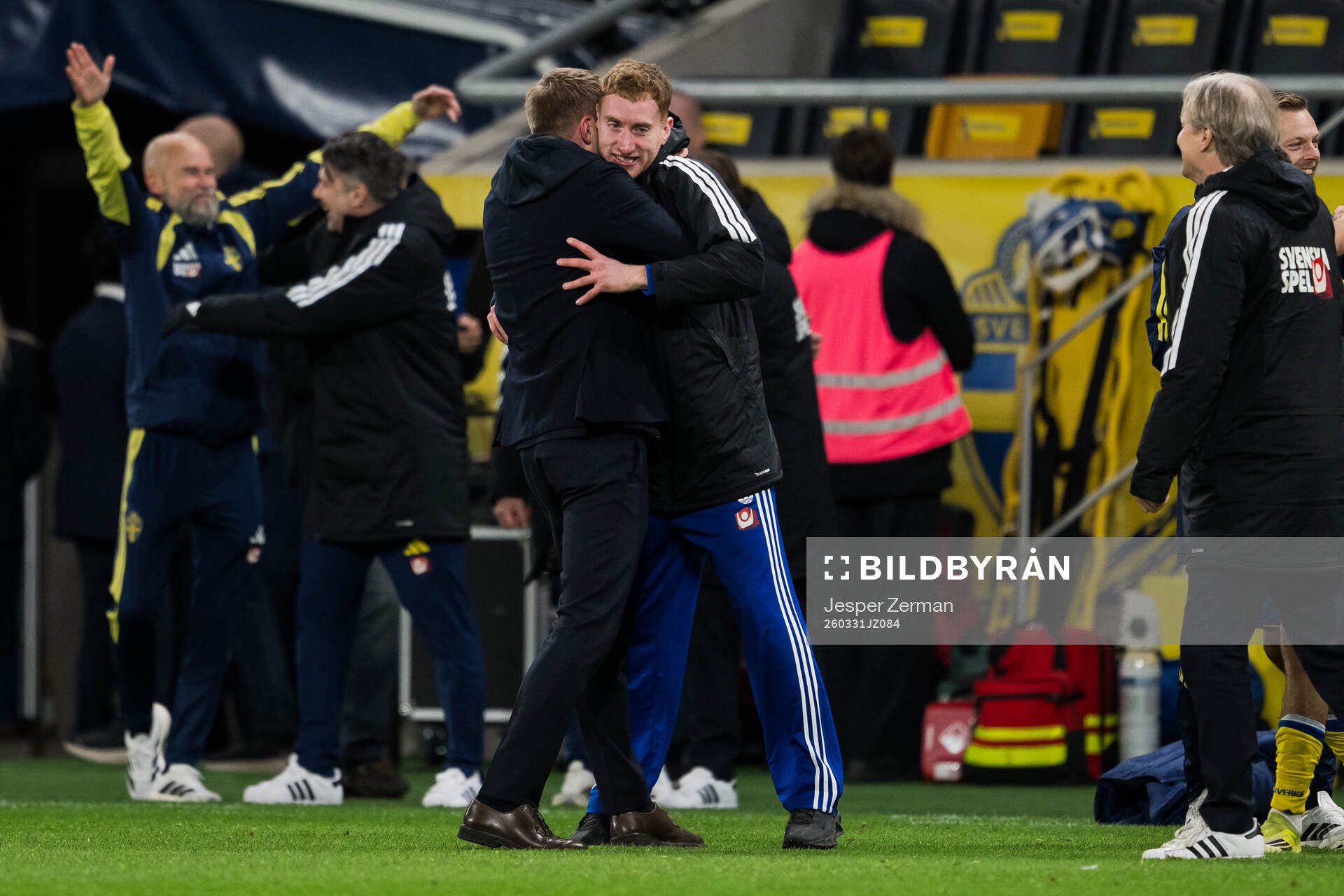 Head coach Graham Potter and Dejan Kulusevski of Sweden