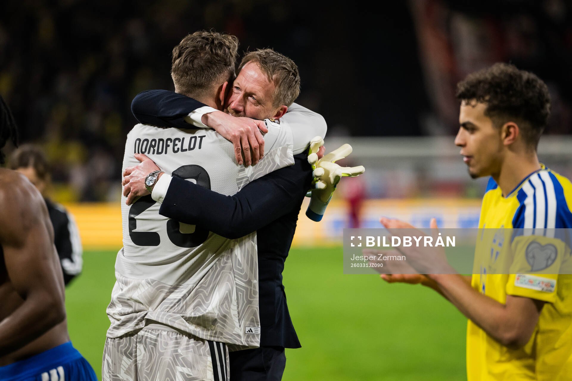 Goalkeeper Kristoffer Nordfeldt and Head coach Graham