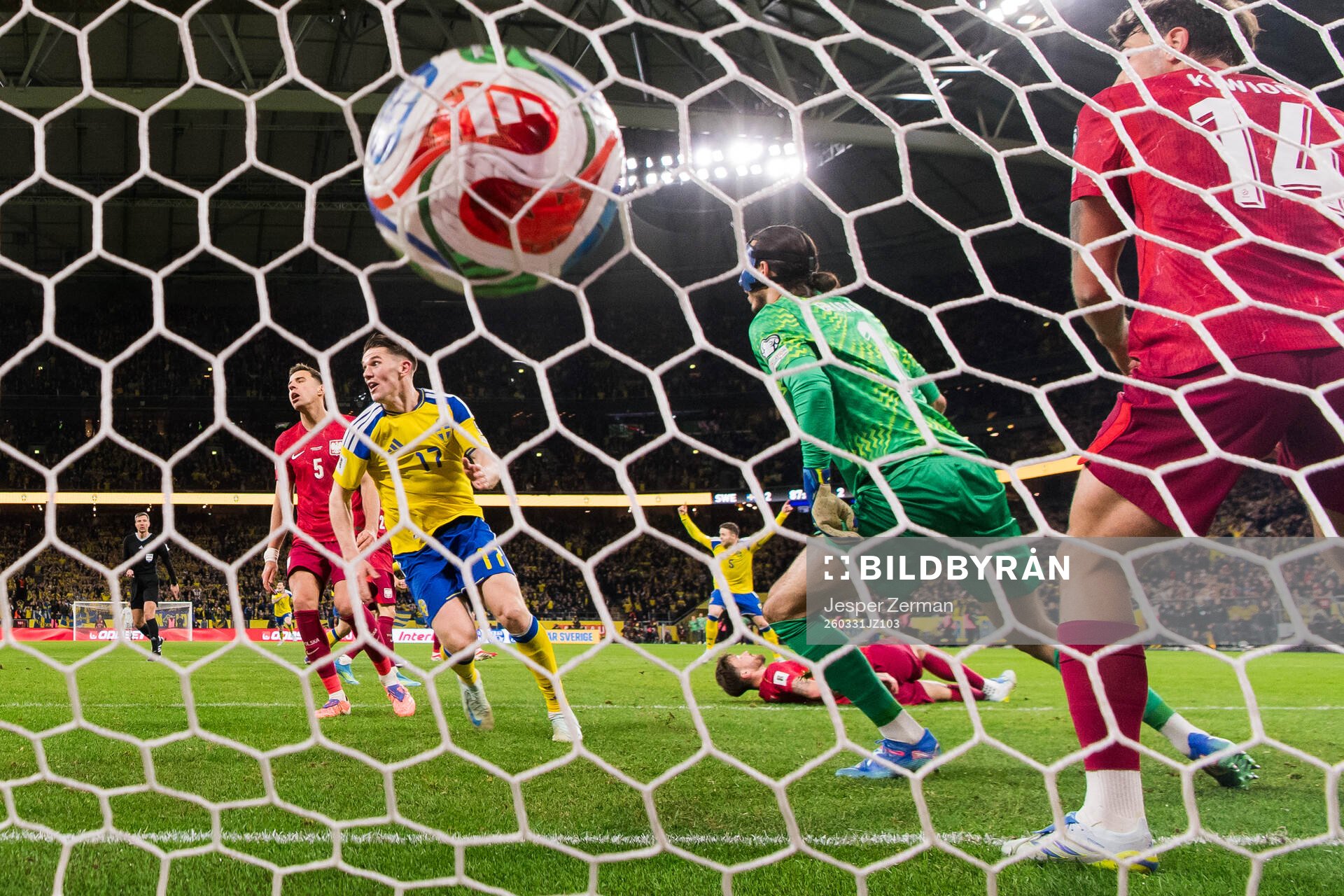 Viktor Gyökeres of Sweden scores 3-2