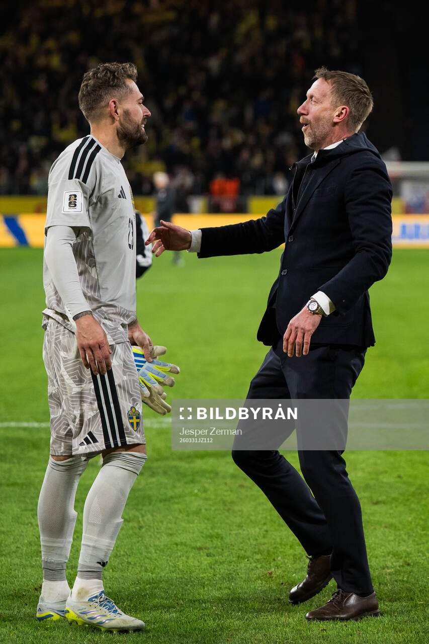 goalkeeper Kristoffer Nordfeldt and Head coach Graham