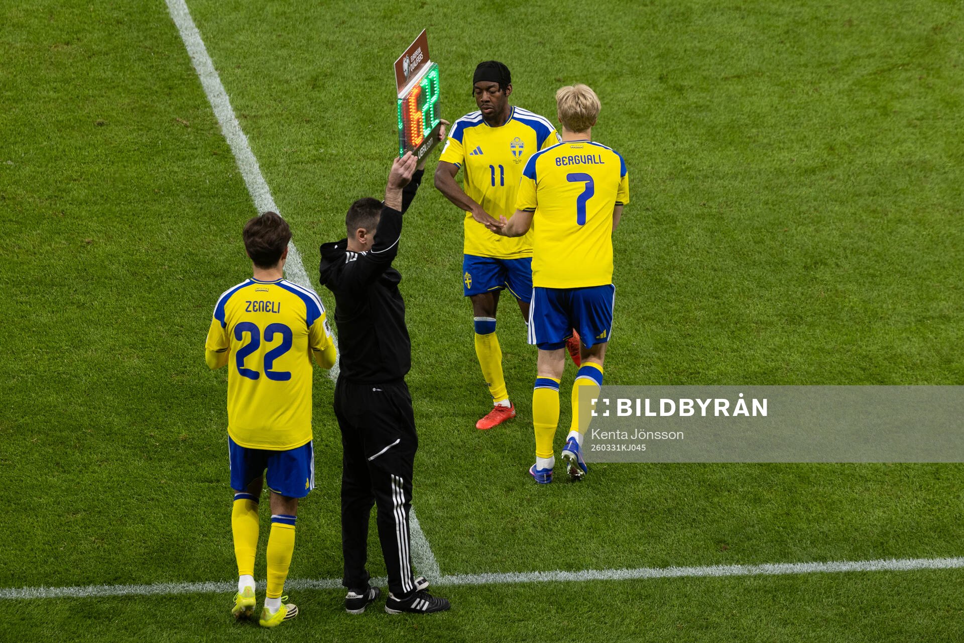 Lucas Bergvall and Anthony Elanga of Sweden