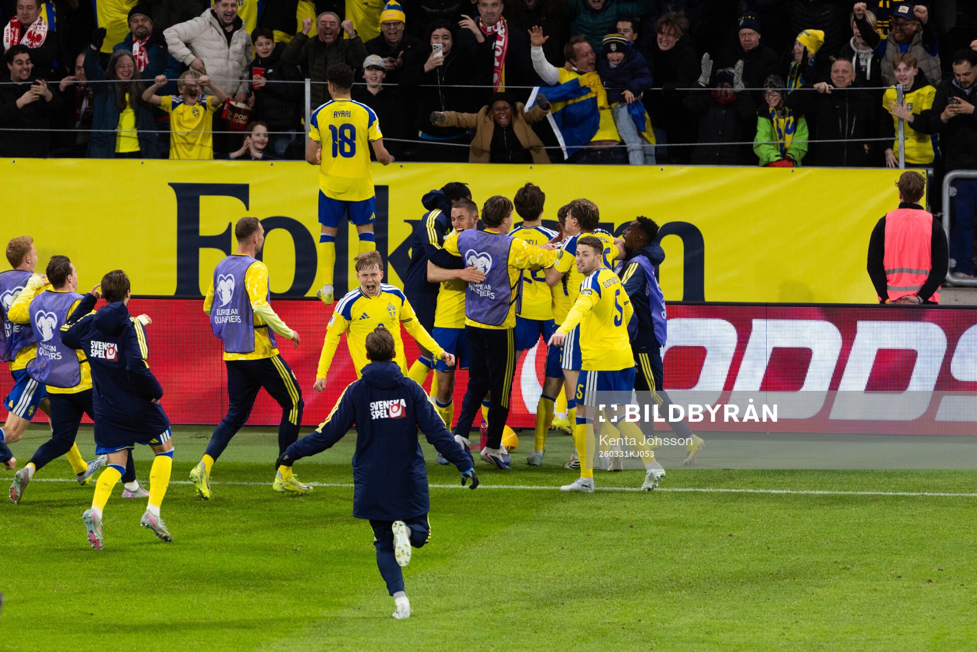 Players of Sweden celebrate