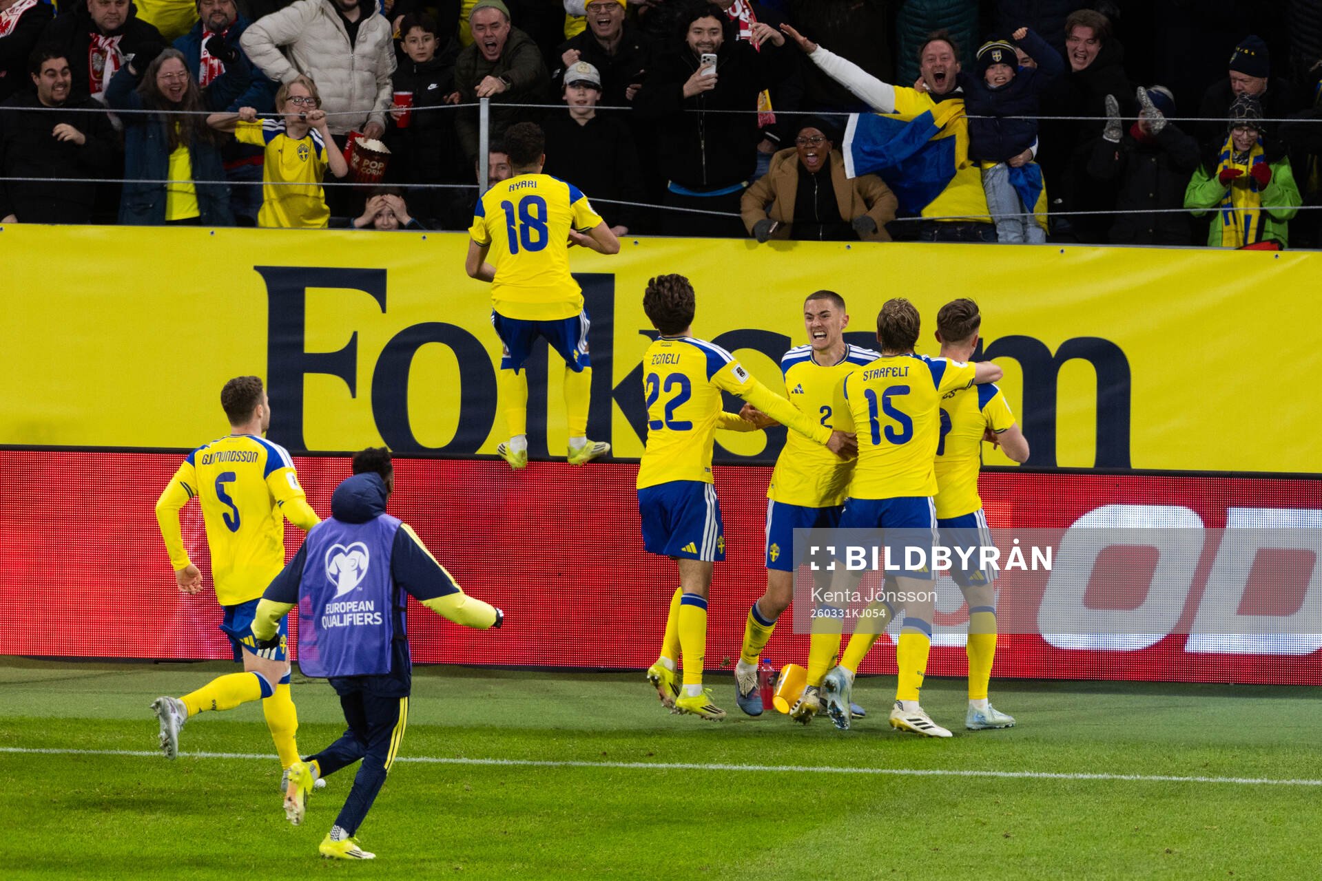 Viktor Gyökeres of Sweden celebrates with teammates