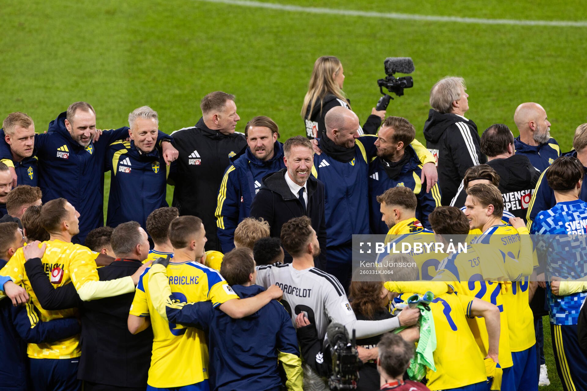 Head coach Graham Potter and players of Sweden