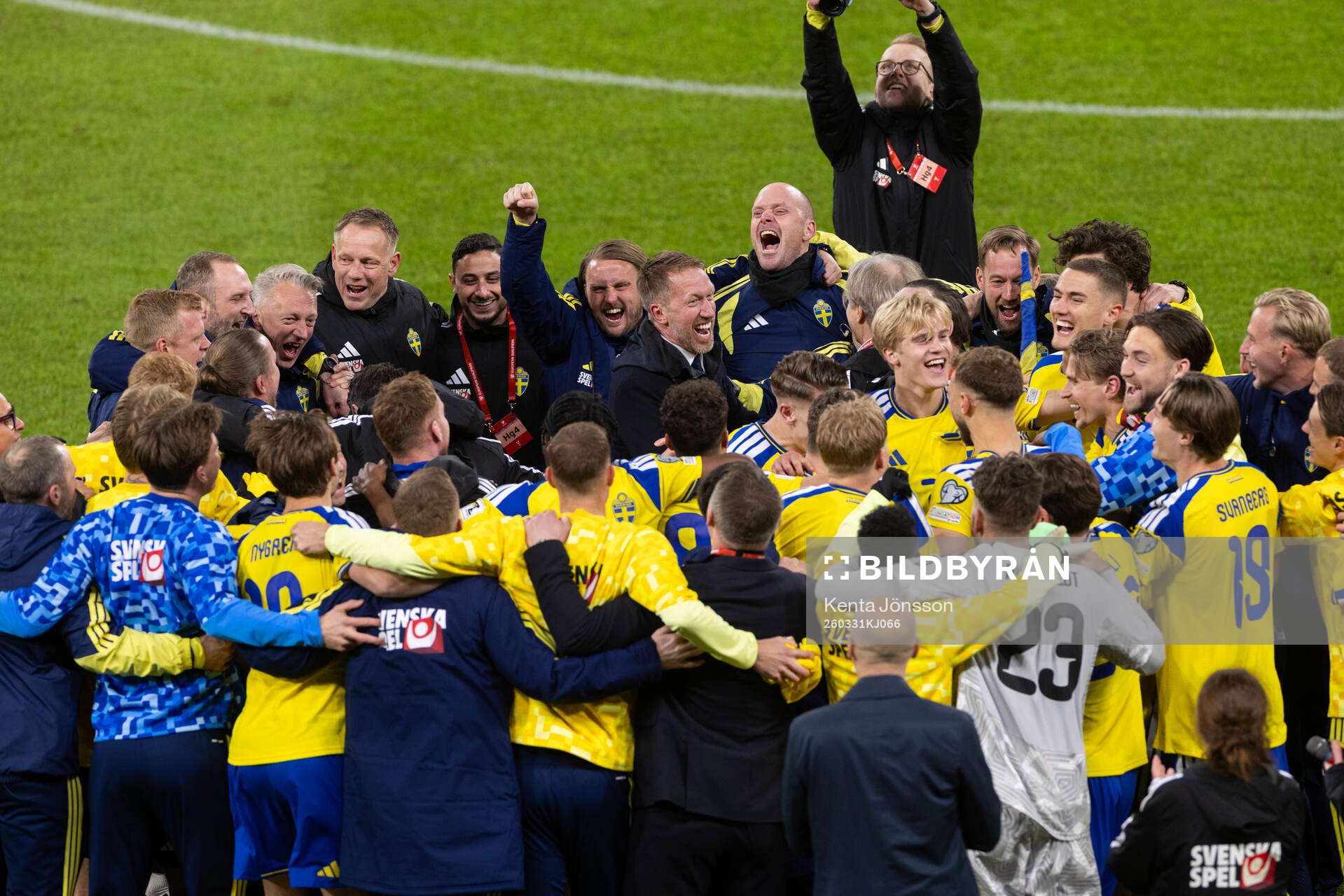 Head coach Graham Potter and players of Sweden celebrate