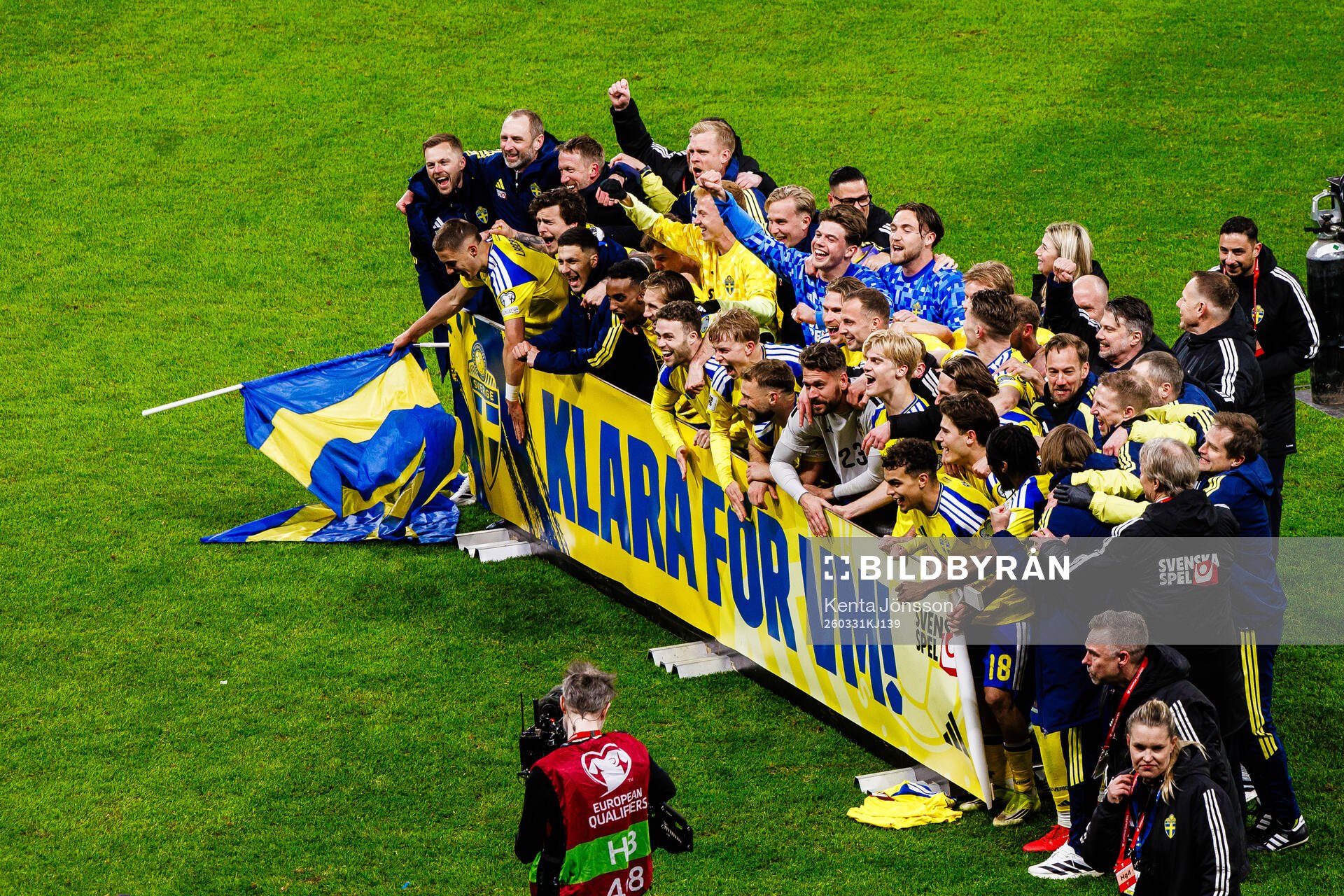 Players of Sweden celebrates