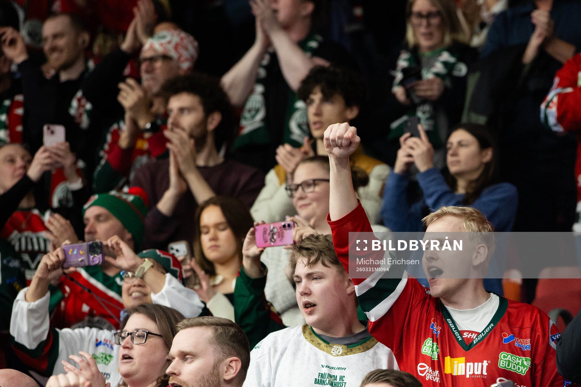 Frölundas supportrar jublar