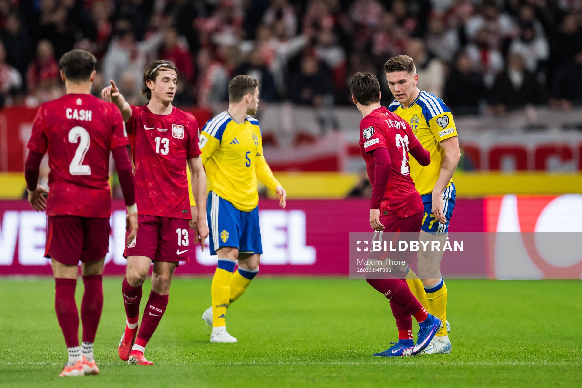 Nicola Zalewski of Poland and Viktor Gyökeres of Sweden