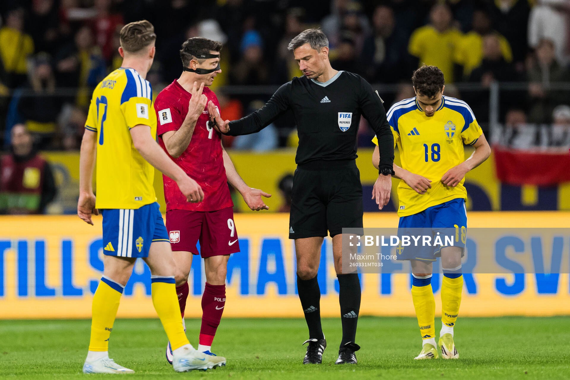 Viktor Gyökeres of Sweden, Robert Lewandowski of Poland