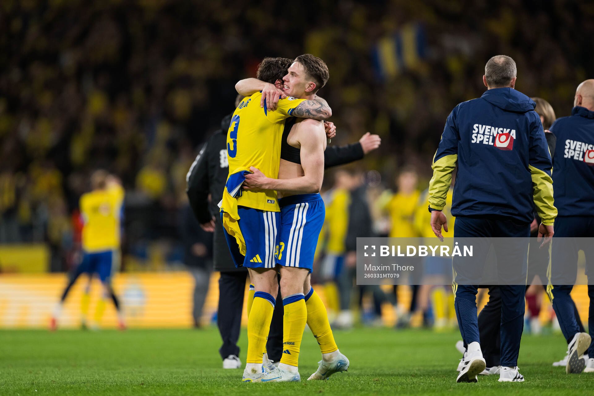 Victor Nilsson Lindelöf and Viktor Gyökeres of Sweden