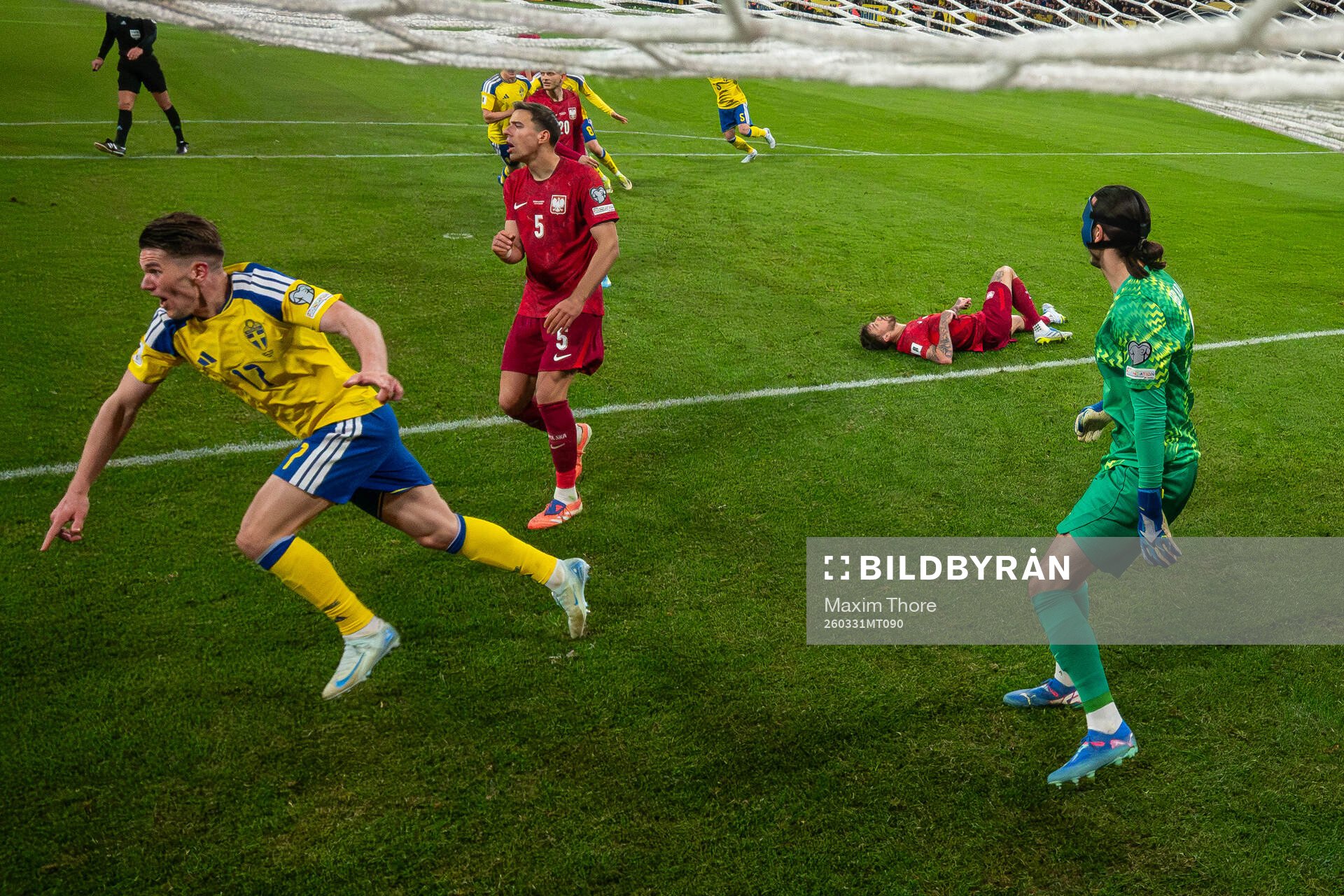 Viktor Gyökeres of Sweden scores the 3-2 goal behind
