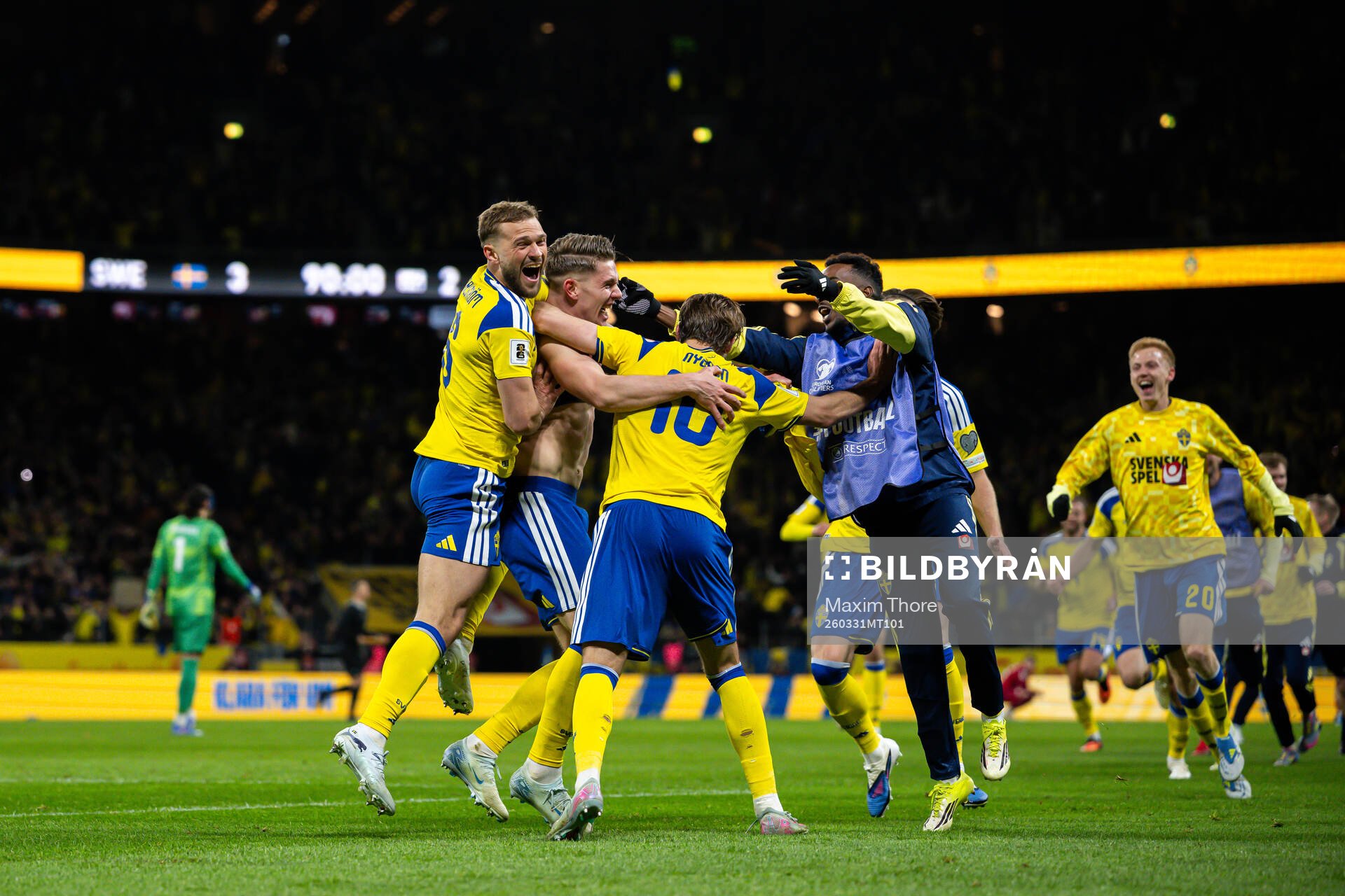 Viktor Gyökeres celebrate with Jesper Karlström and