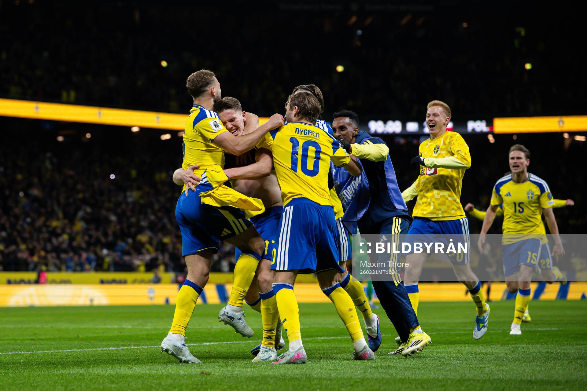 Viktor Gyökeres celebrate with Jesper Karlström and