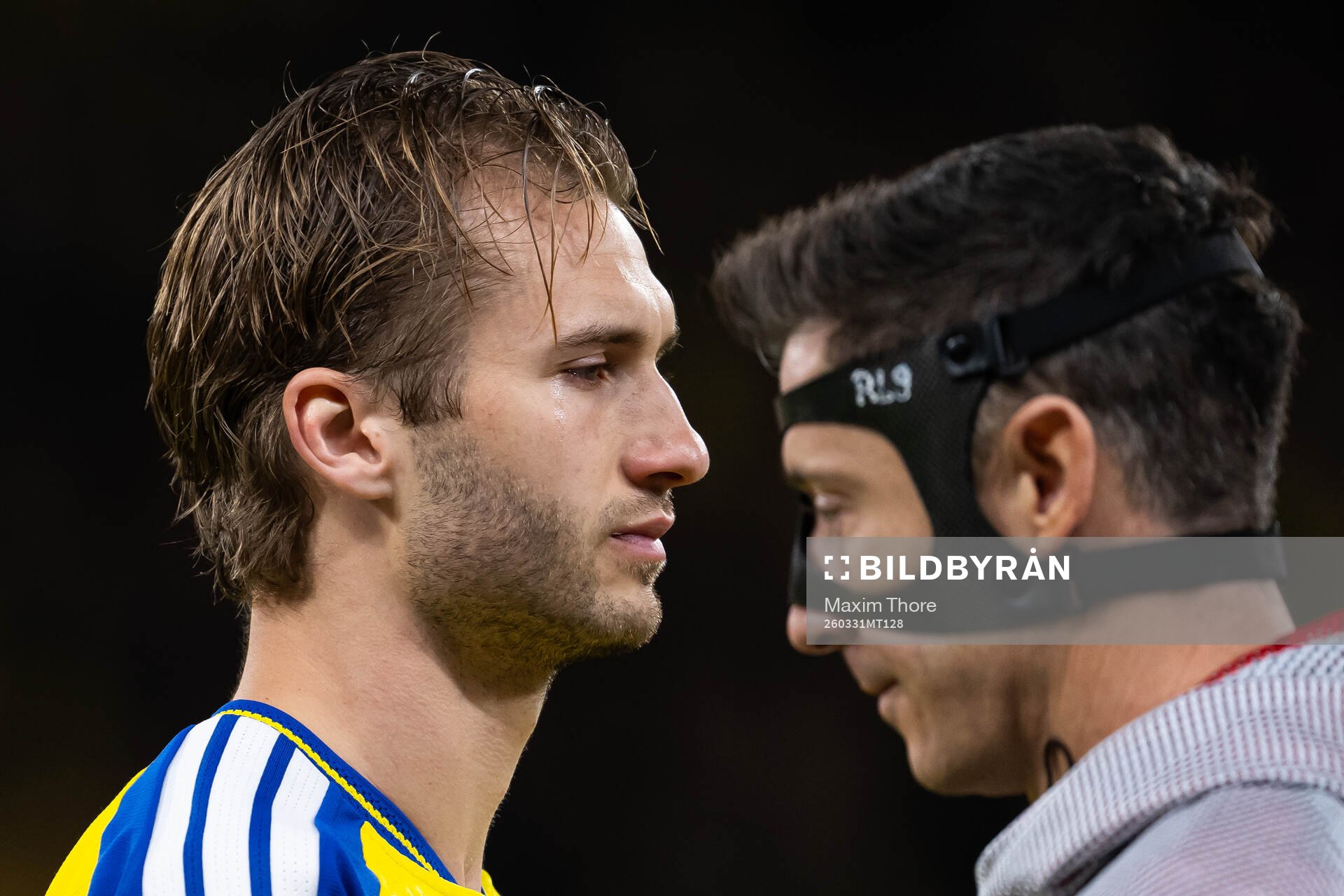 Benjamin Nygren and Robert Lewandowski of Poland