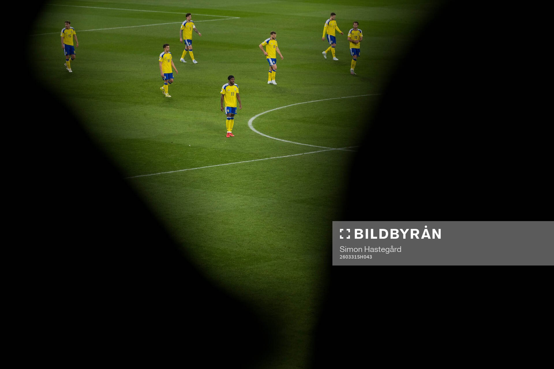 Players of Sweden look dejected