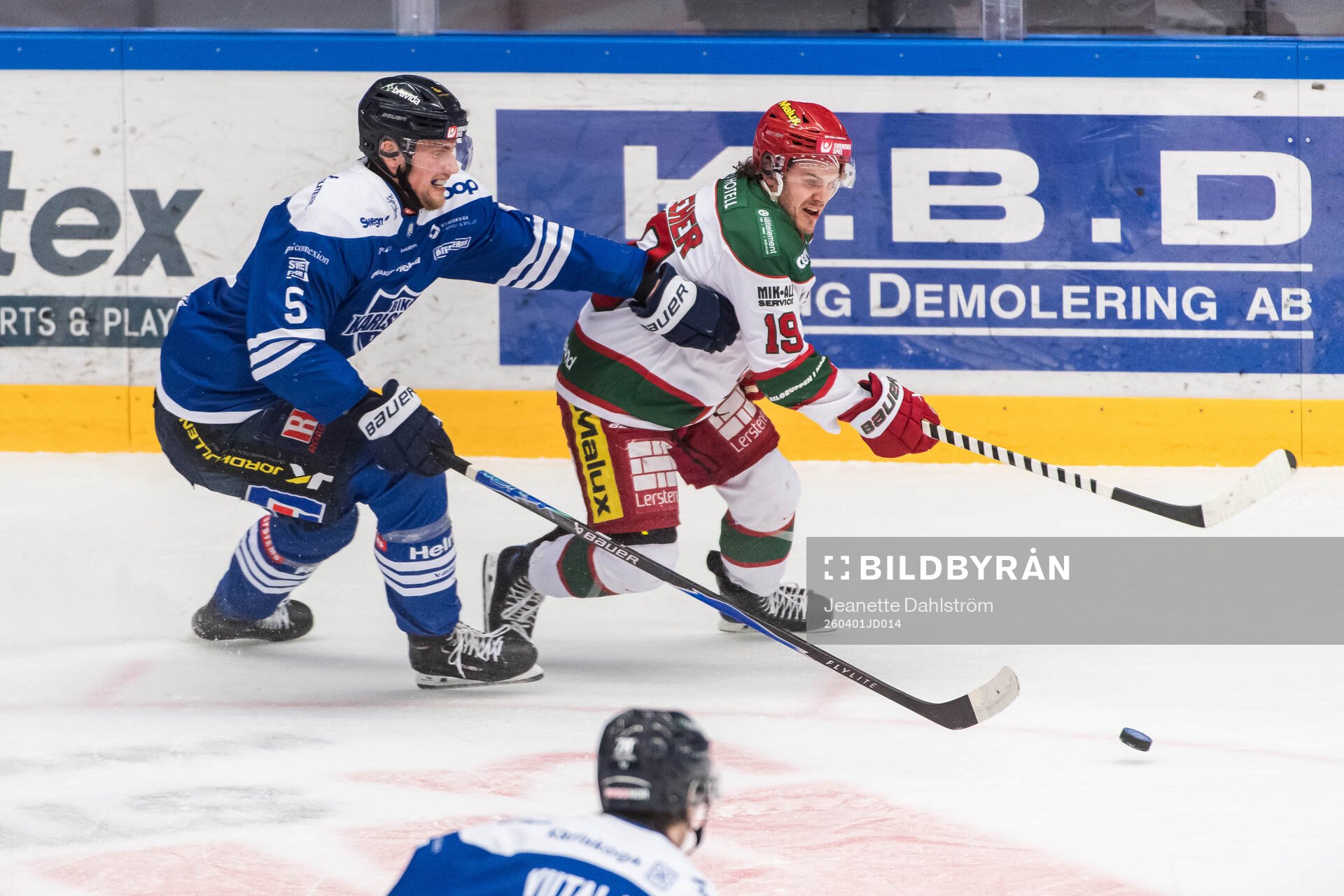 Karlskogas Jonatan Lundgren och Modos Tyler Kelleher