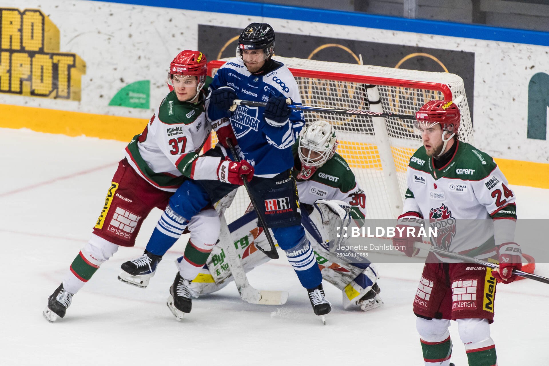 Modos Viktor Persson och målvakt Jakob Hellsten