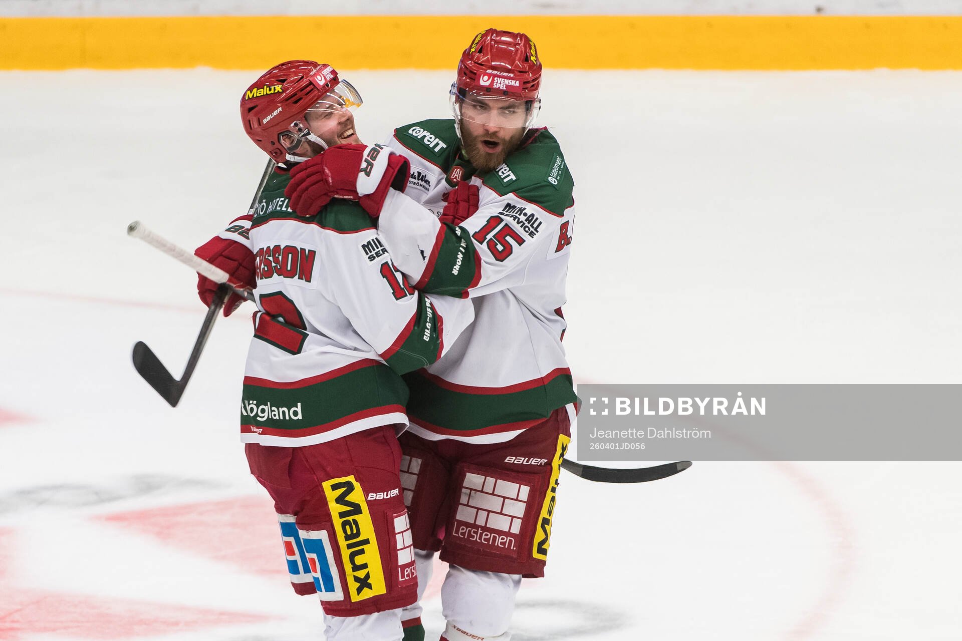 Modos Oscar Pettersson och Jacob Bjerselius jublar