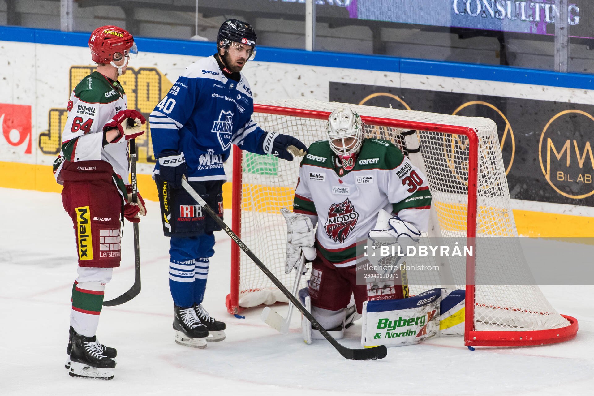 Modos Jacob Bengtsson och målvakt Jakob Hellsten med