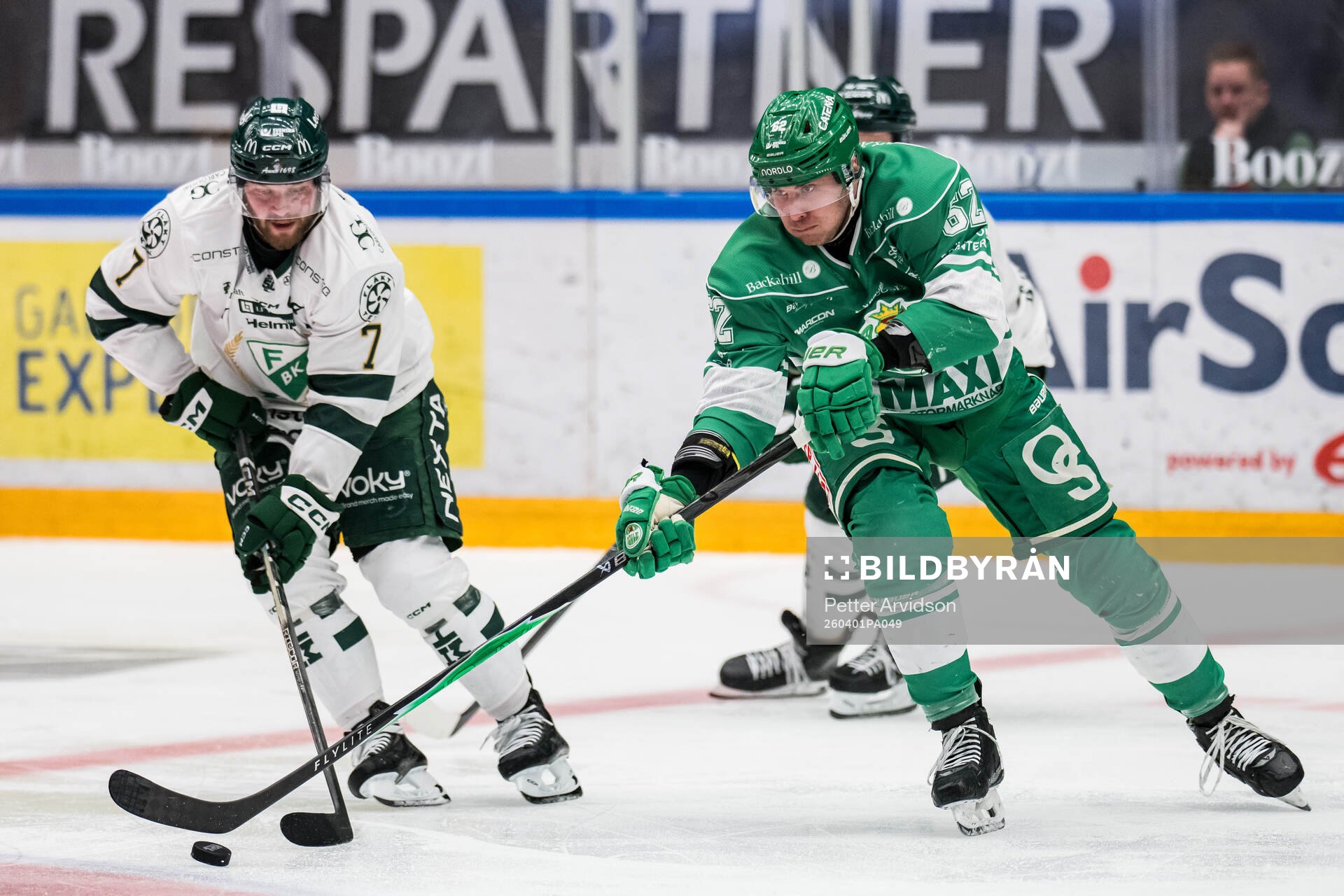 Färjestads Axel Bergkvist och Rögles Lubos Horky