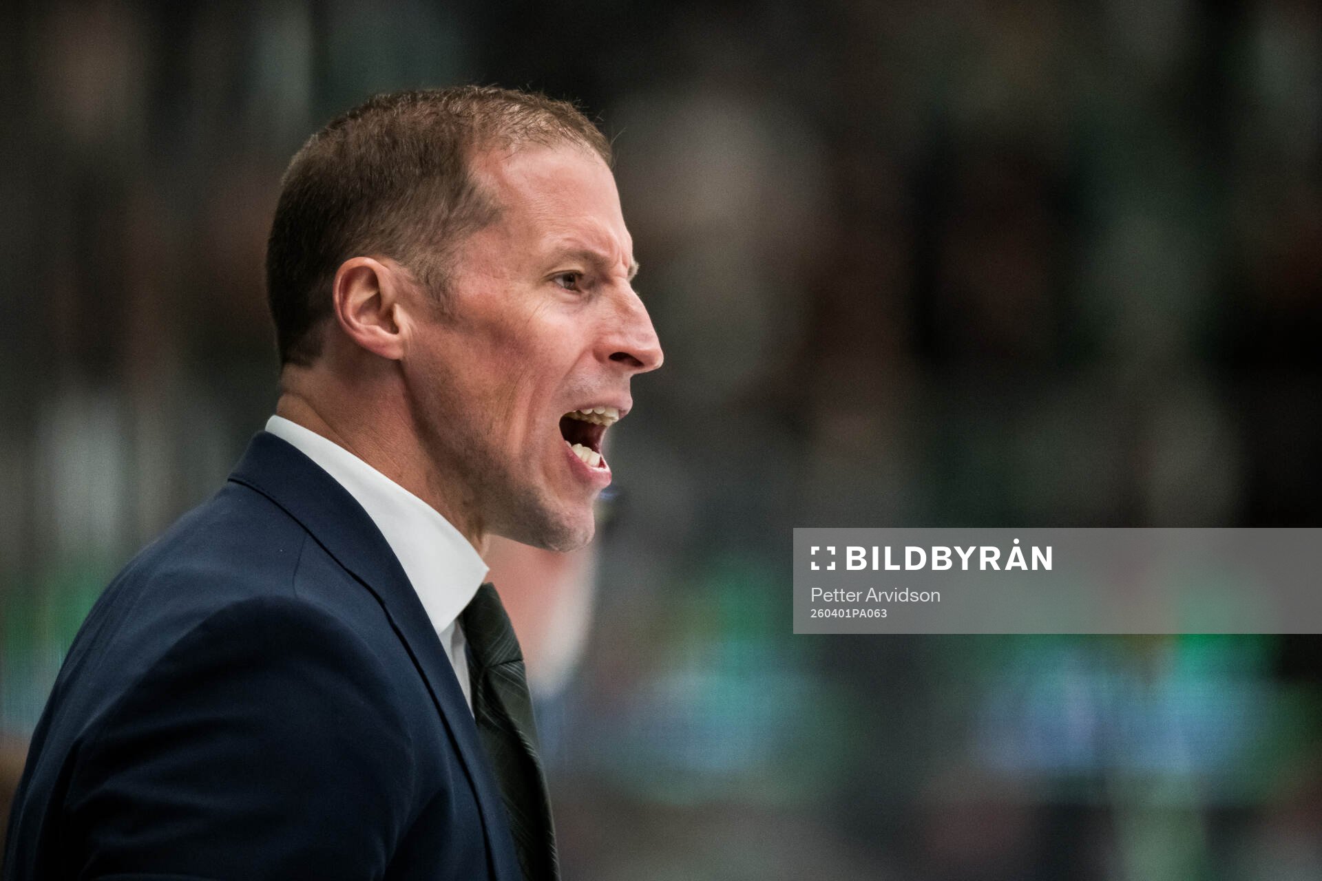 Färjestads tränare Cam Abbott reagerar